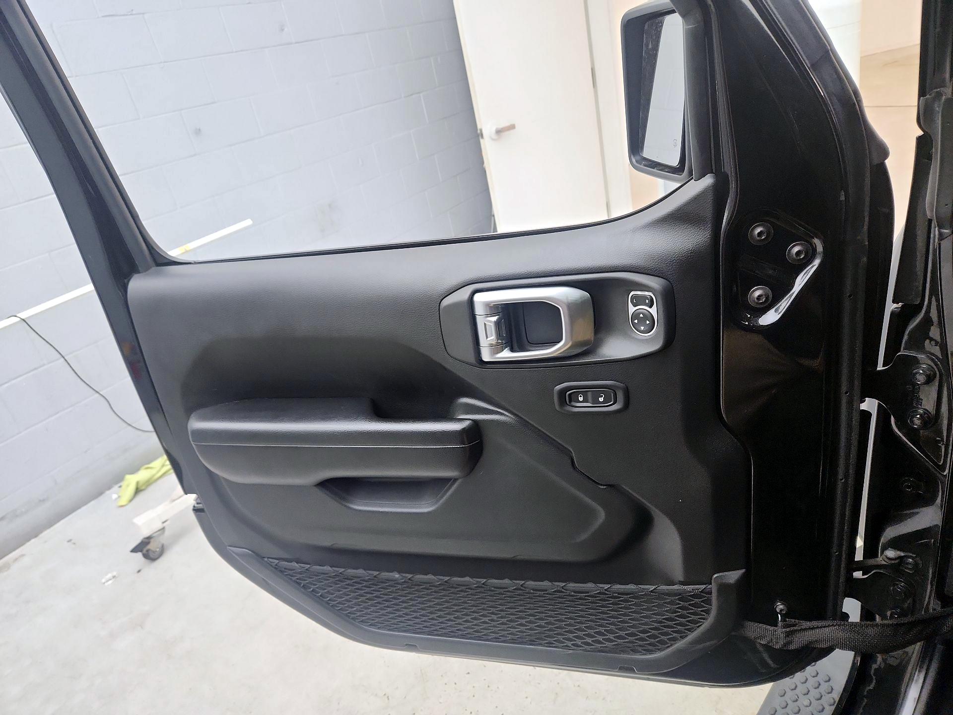 Thumbnail: 2019 Jeep Wrangler - 12