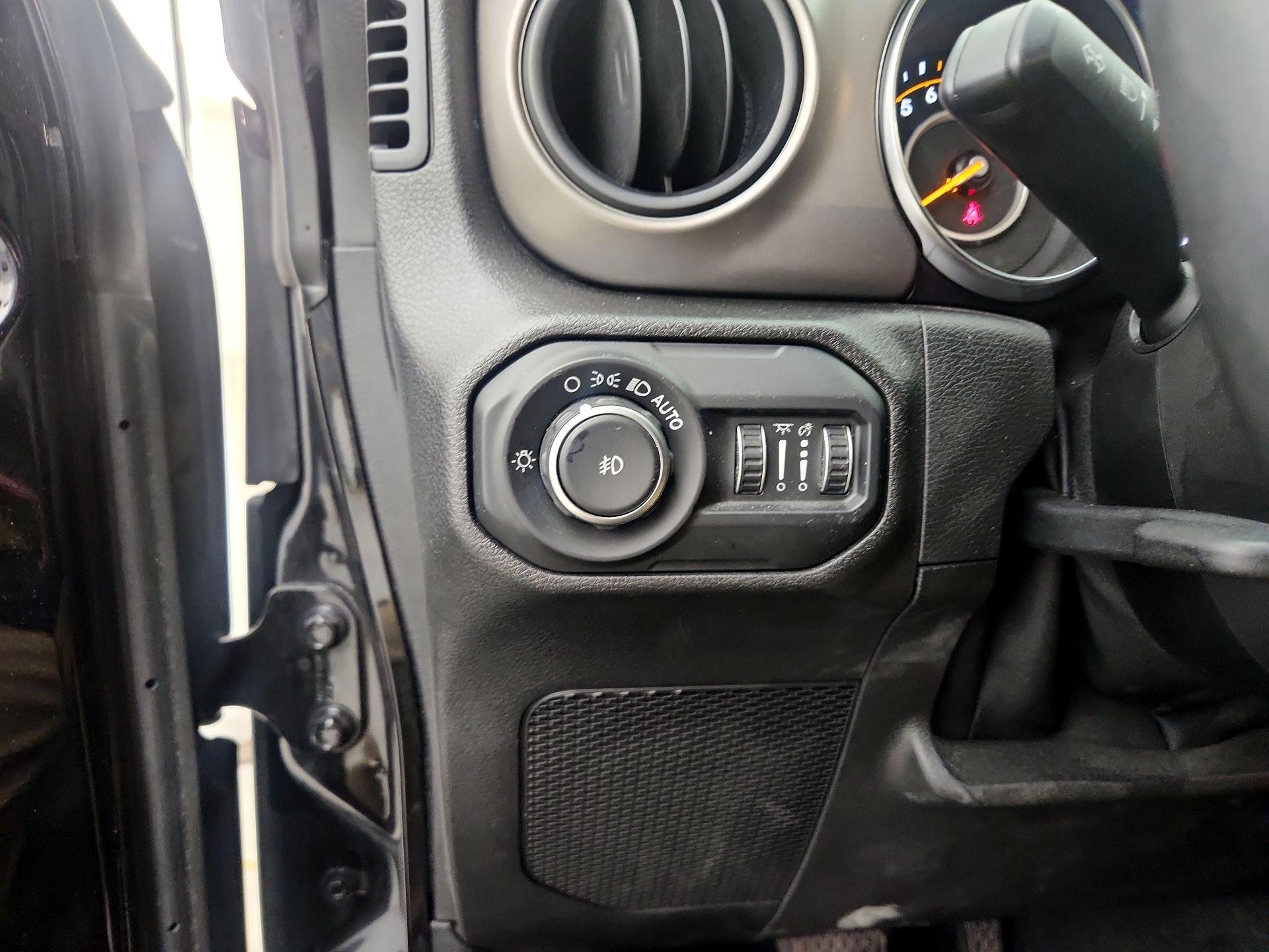 Thumbnail: 2019 Jeep Wrangler - 13