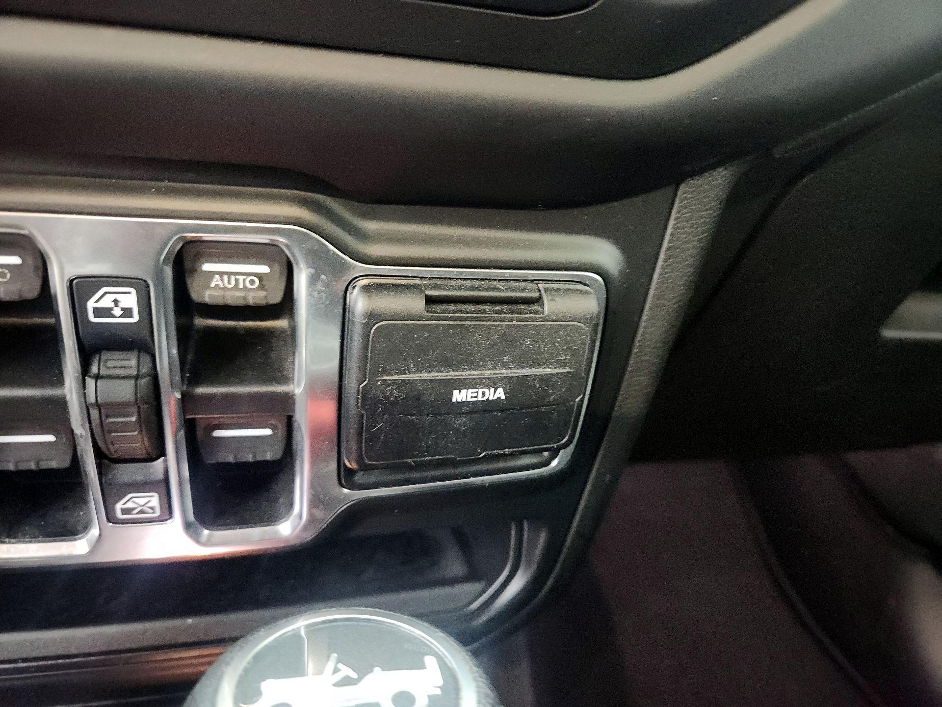 Thumbnail: 2019 Jeep Wrangler - 19