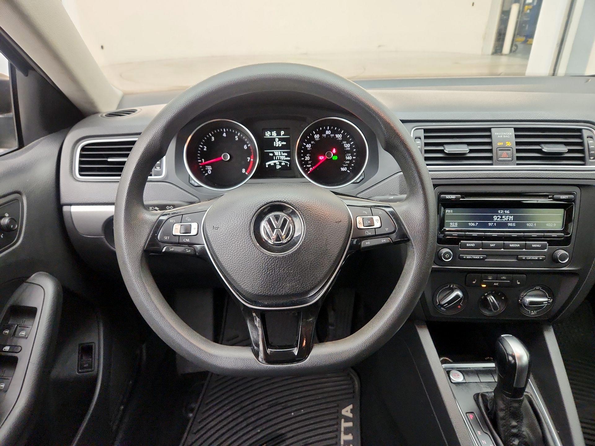 Thumbnail: 2015 Volkswagen Jetta - 10