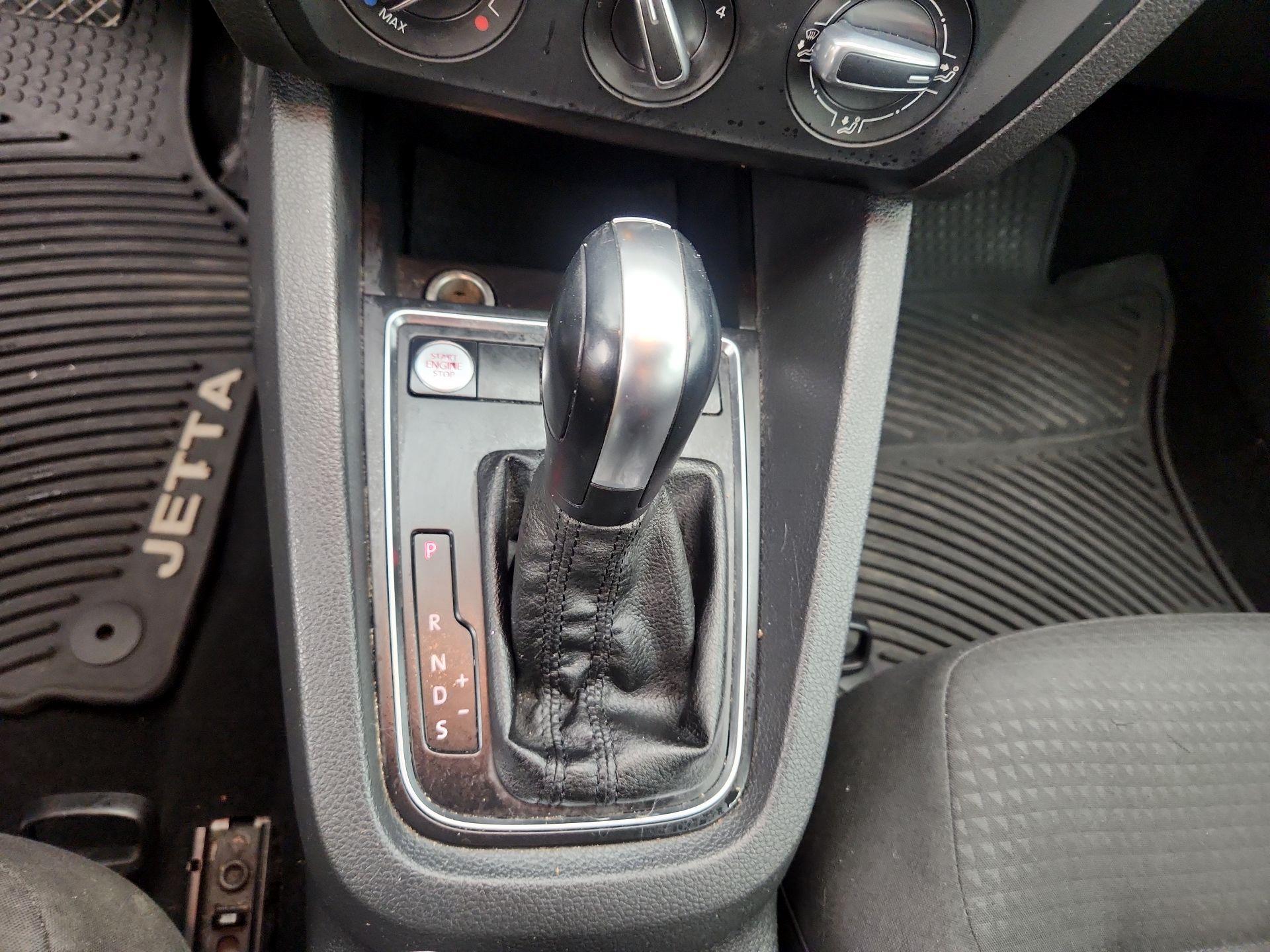 Thumbnail: 2015 Volkswagen Jetta - 16