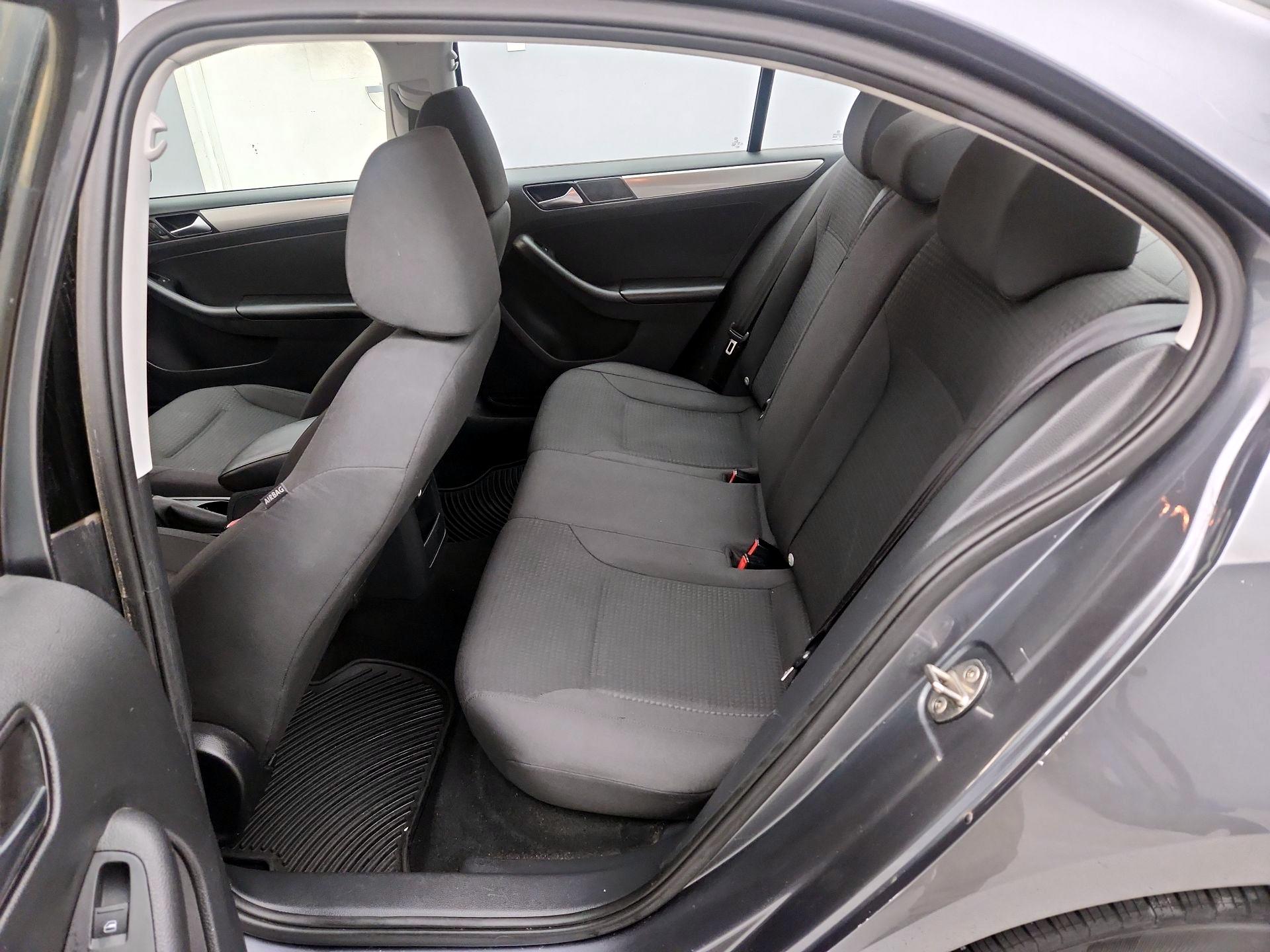 Thumbnail: 2015 Volkswagen Jetta - 18