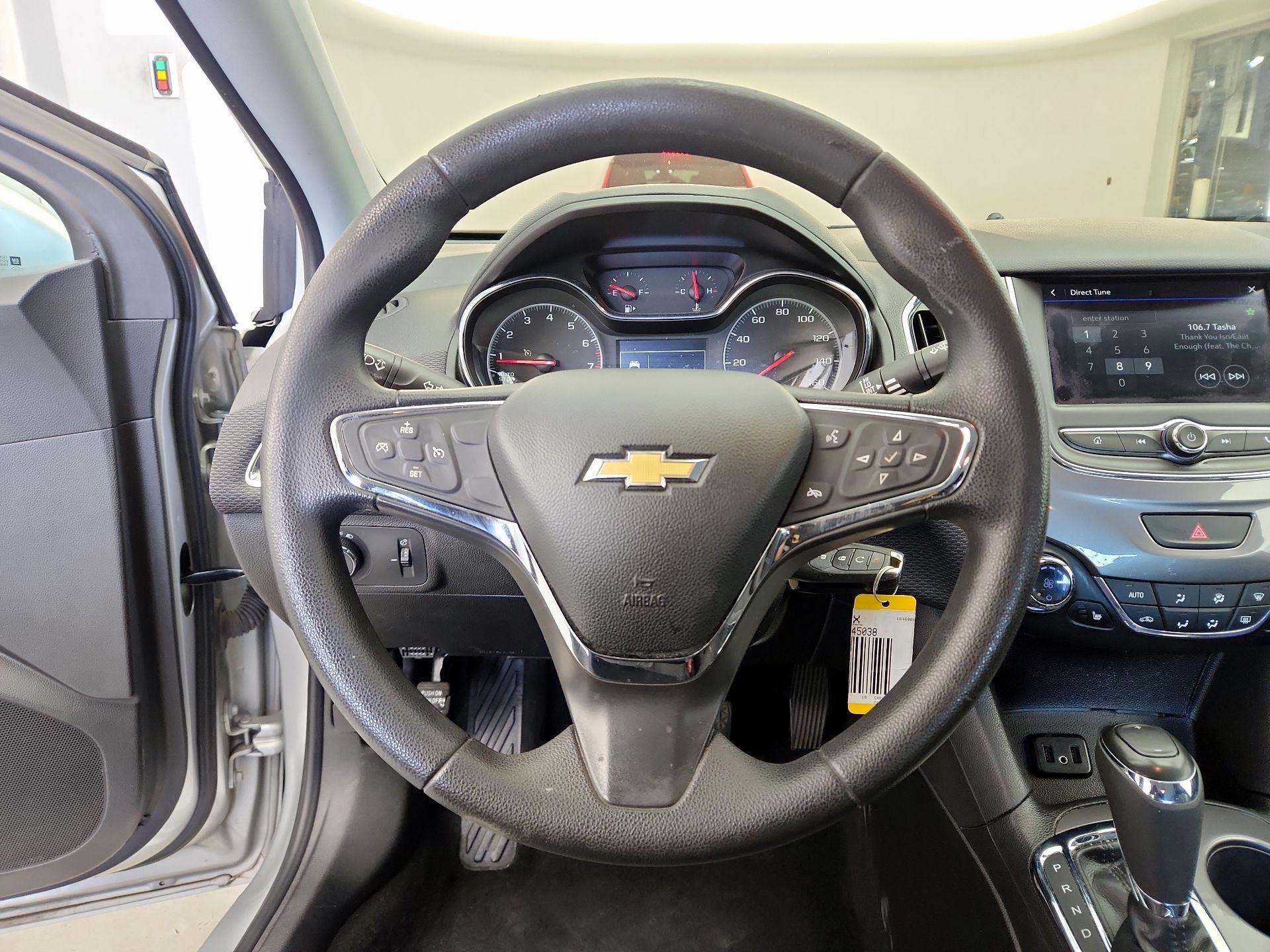 Thumbnail: 2019 Chevrolet Cruze - 10