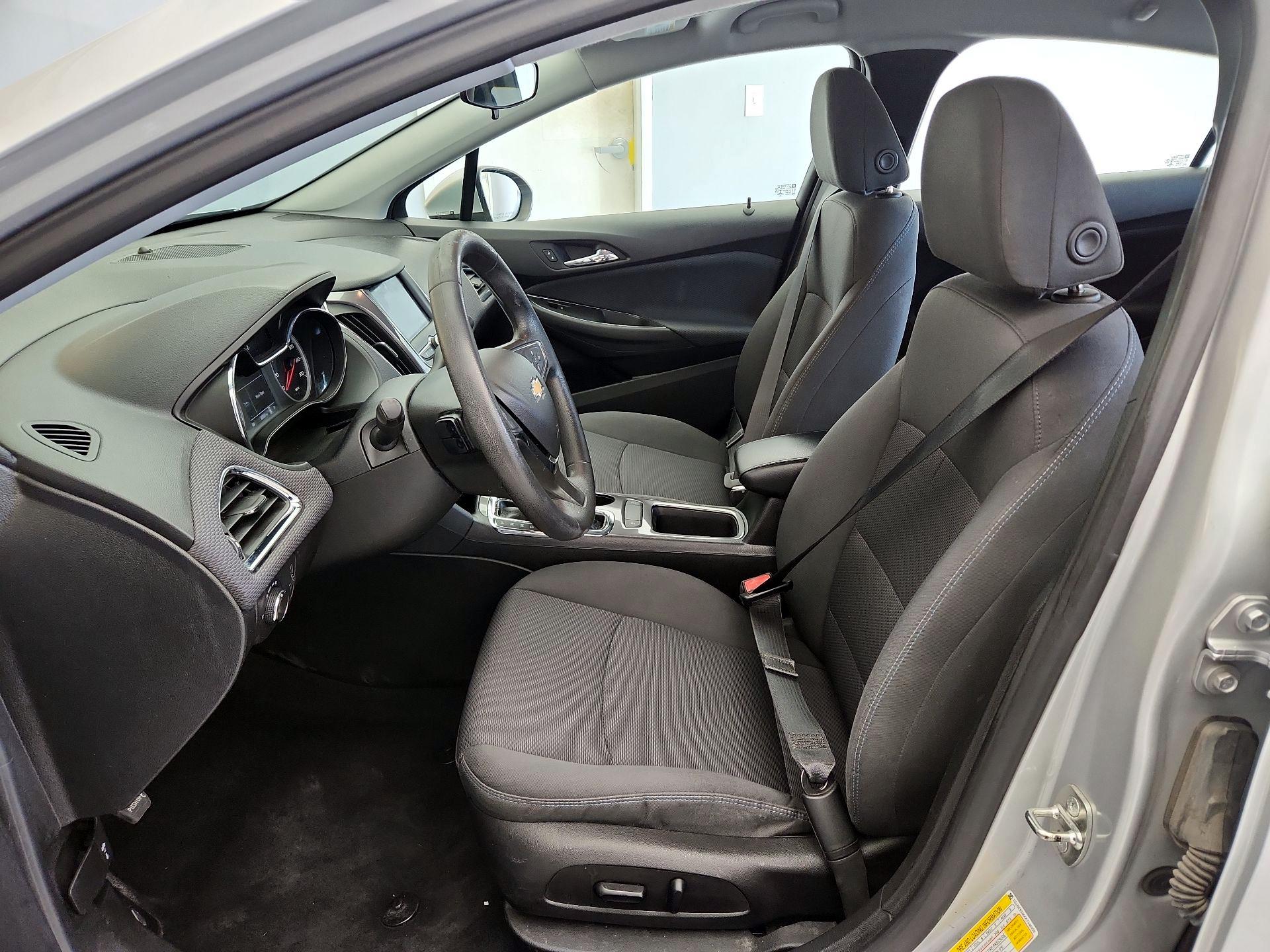 Thumbnail: 2019 Chevrolet Cruze - 11
