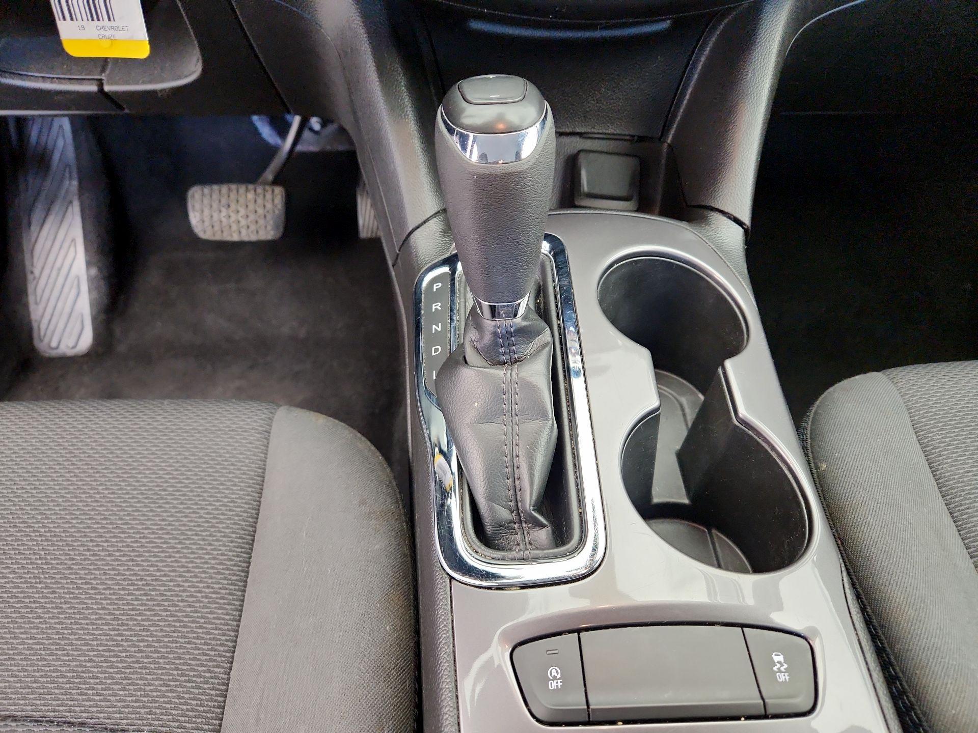 Thumbnail: 2019 Chevrolet Cruze - 17