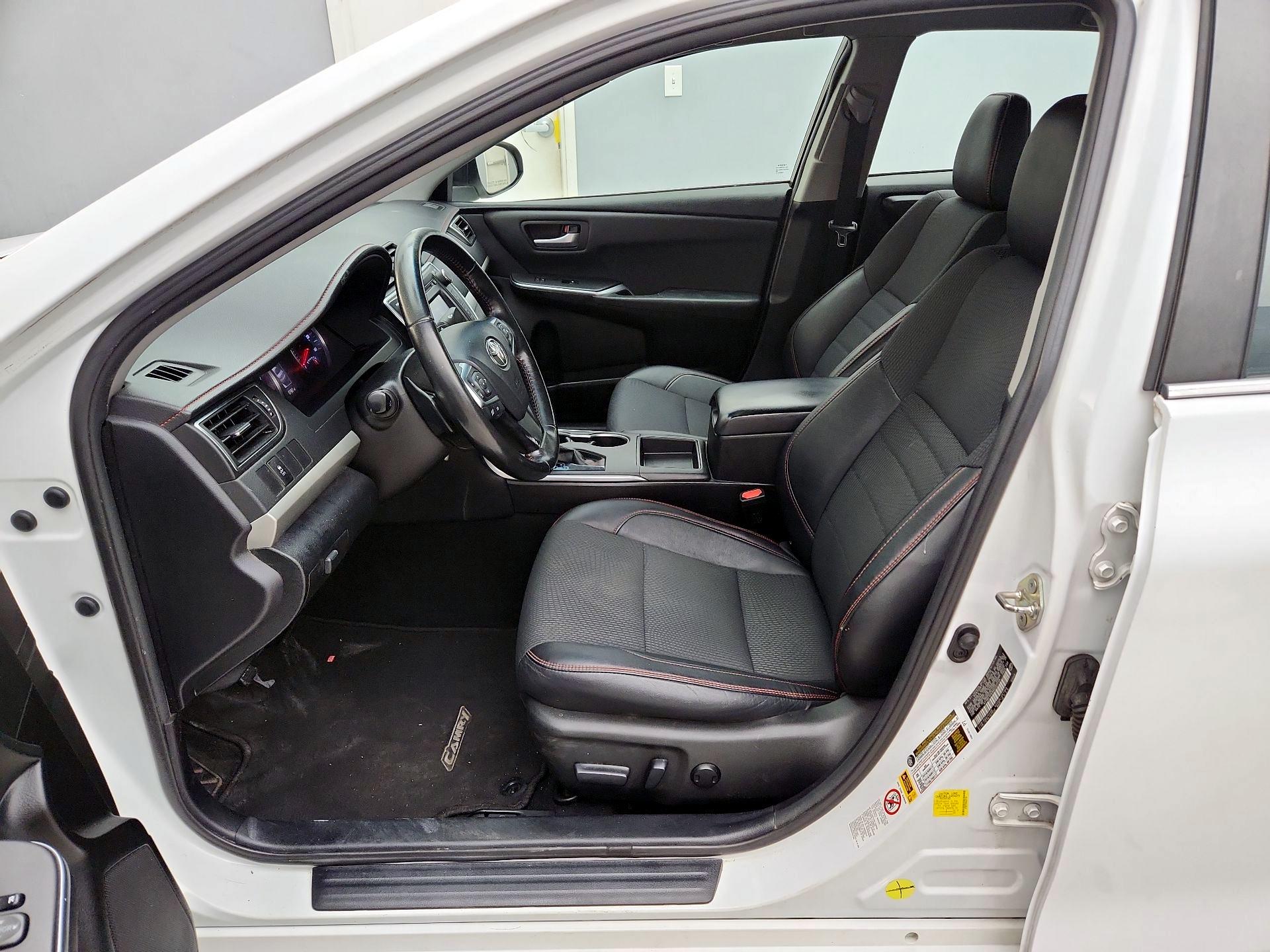 Thumbnail: 2016 Toyota Camry - 11