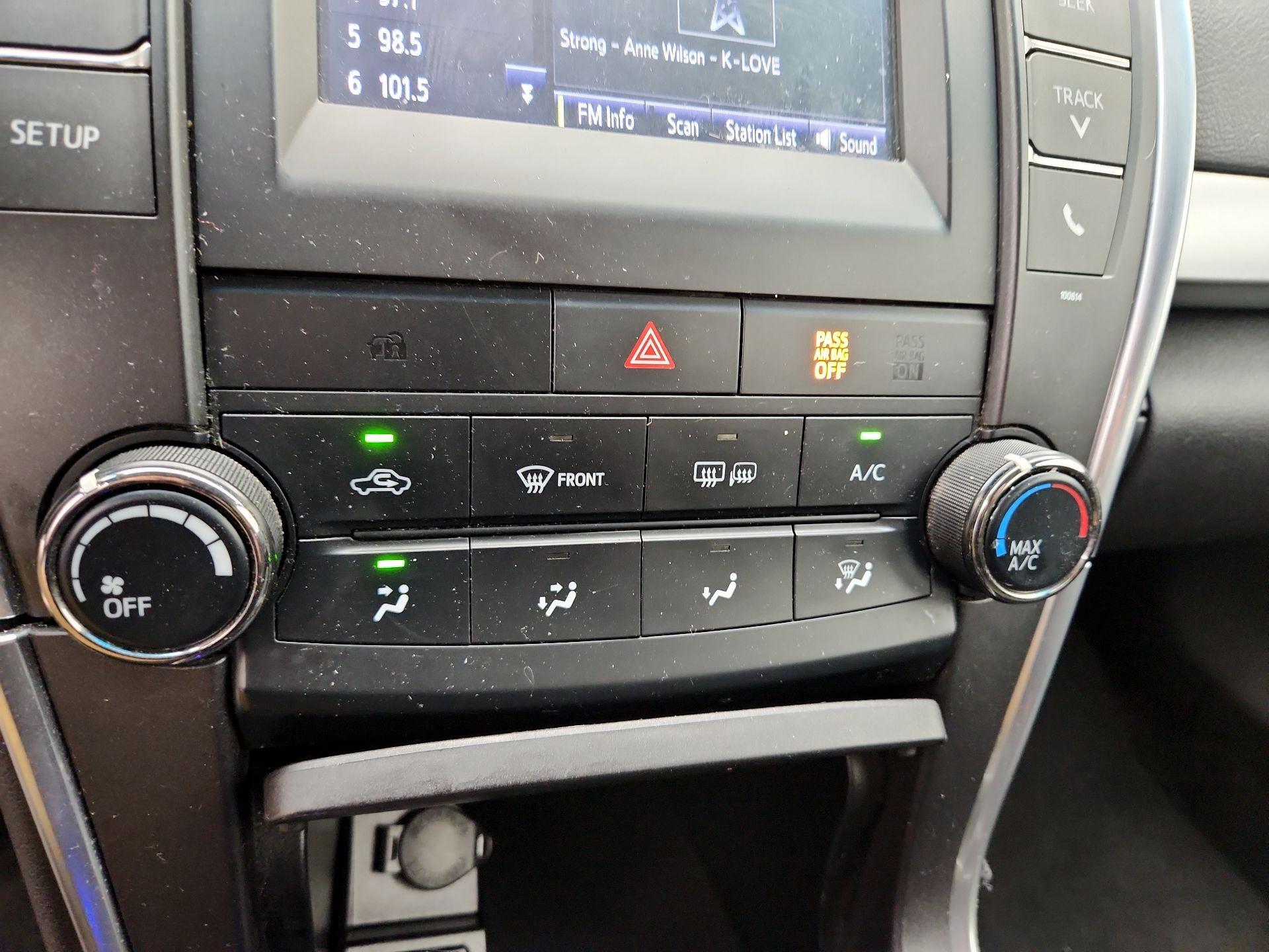 Thumbnail: 2016 Toyota Camry - 16