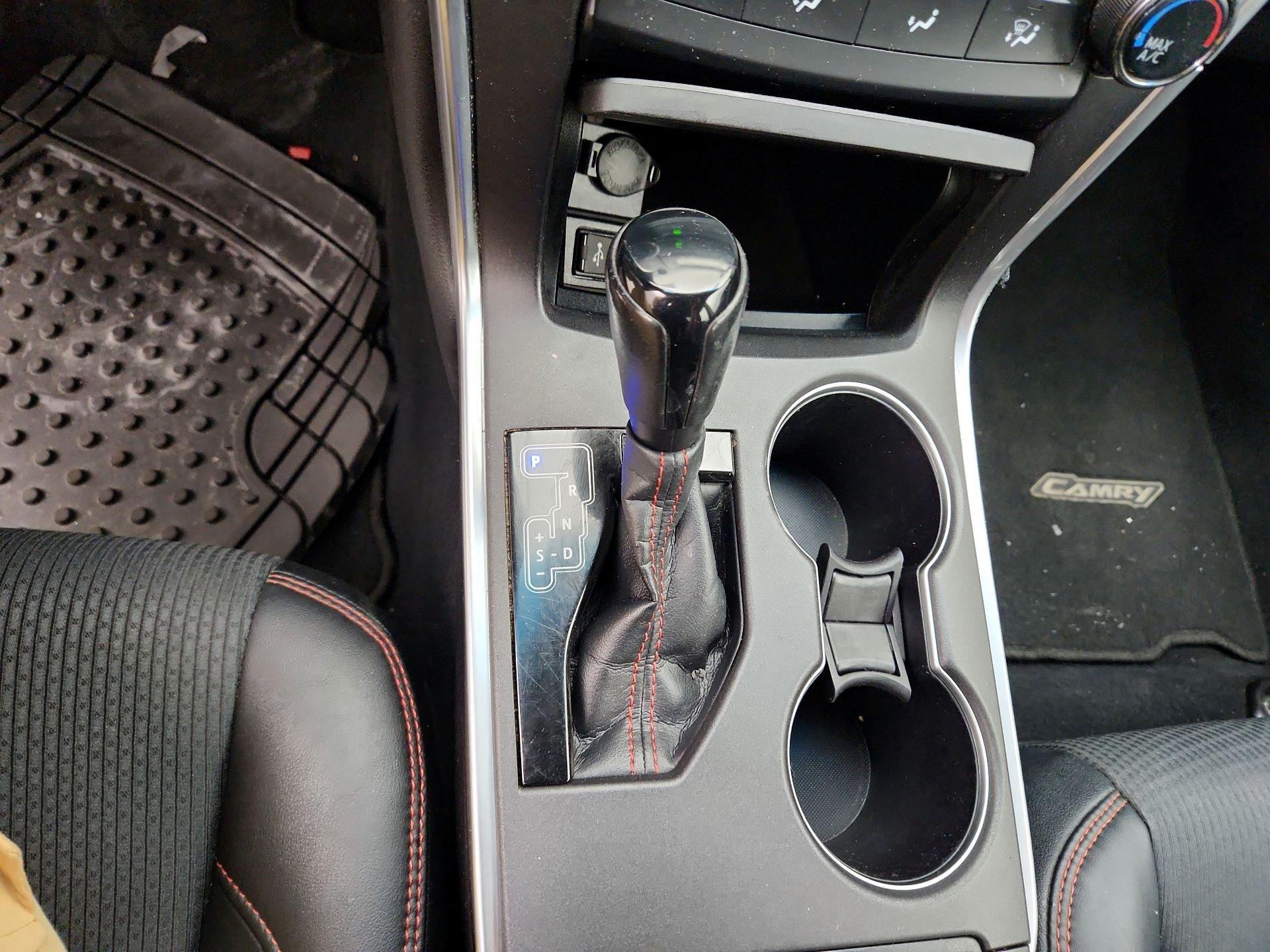 Thumbnail: 2016 Toyota Camry - 17