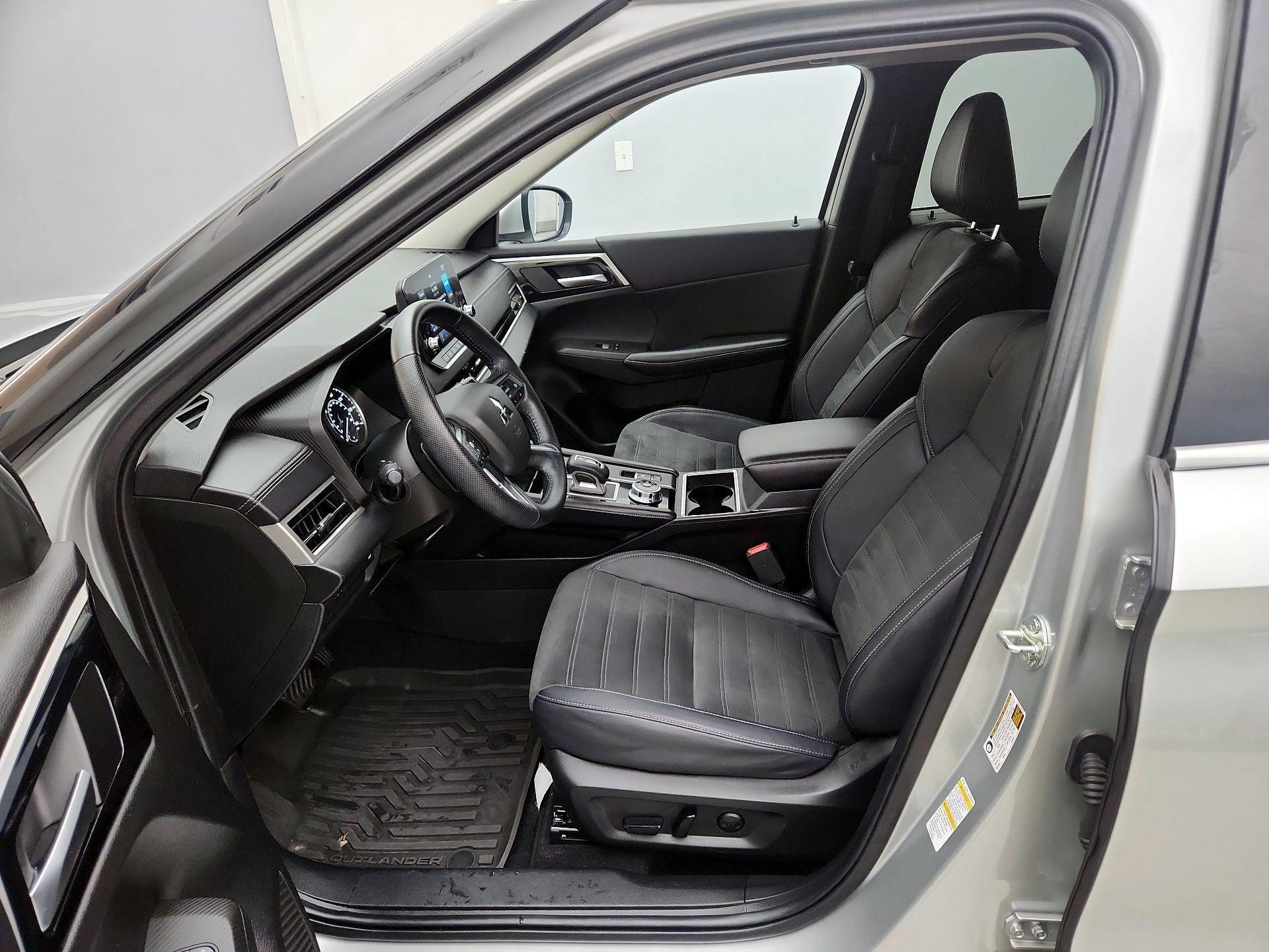 Thumbnail: 2024 Mitsubishi Outlander - 11