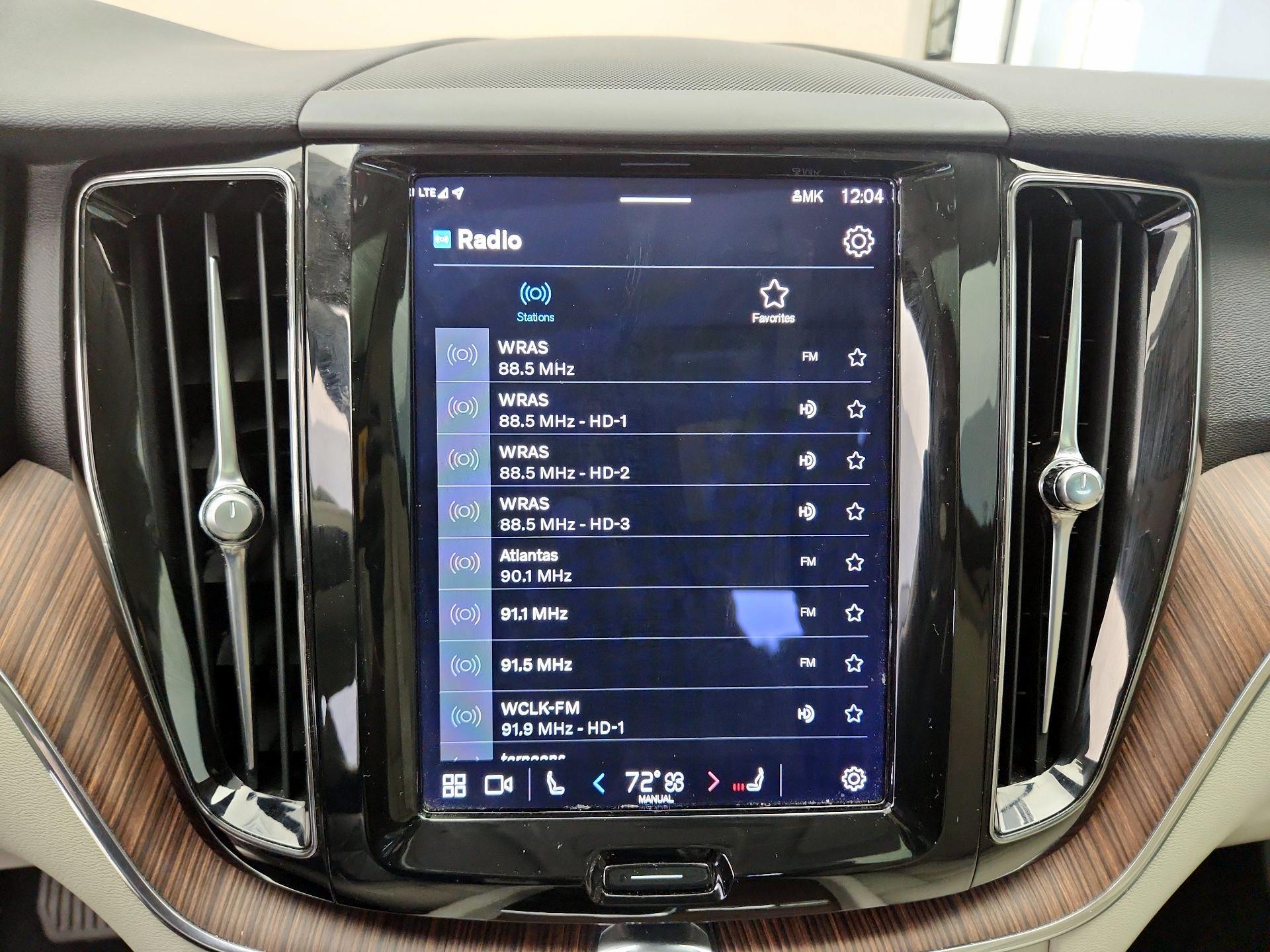 Thumbnail: 2022 Volvo XC60 - 15