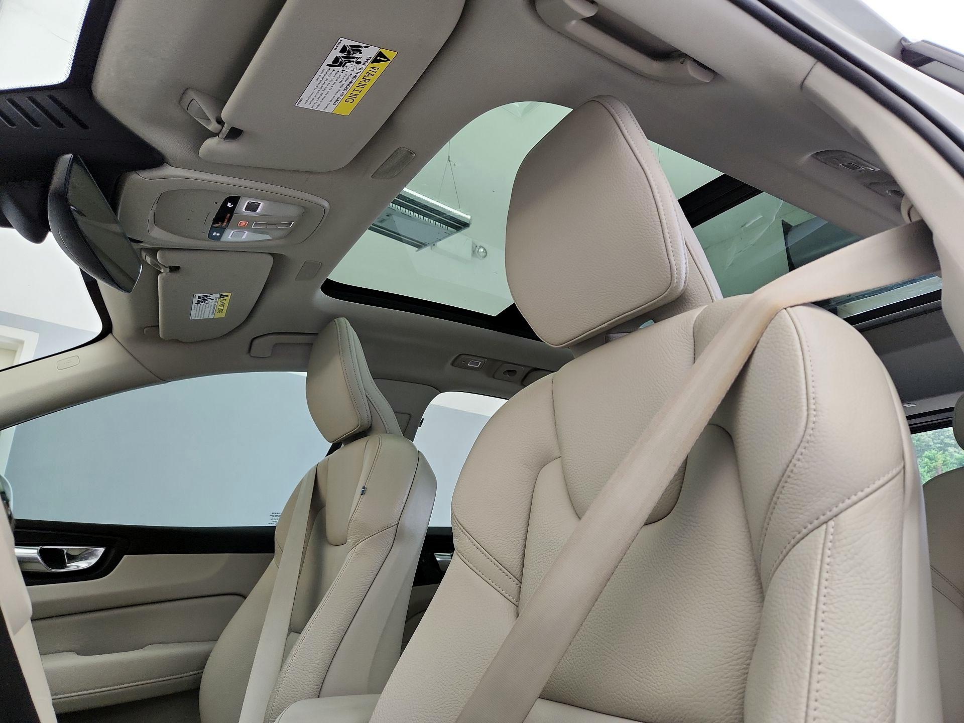 Thumbnail: 2022 Volvo XC60 - 19