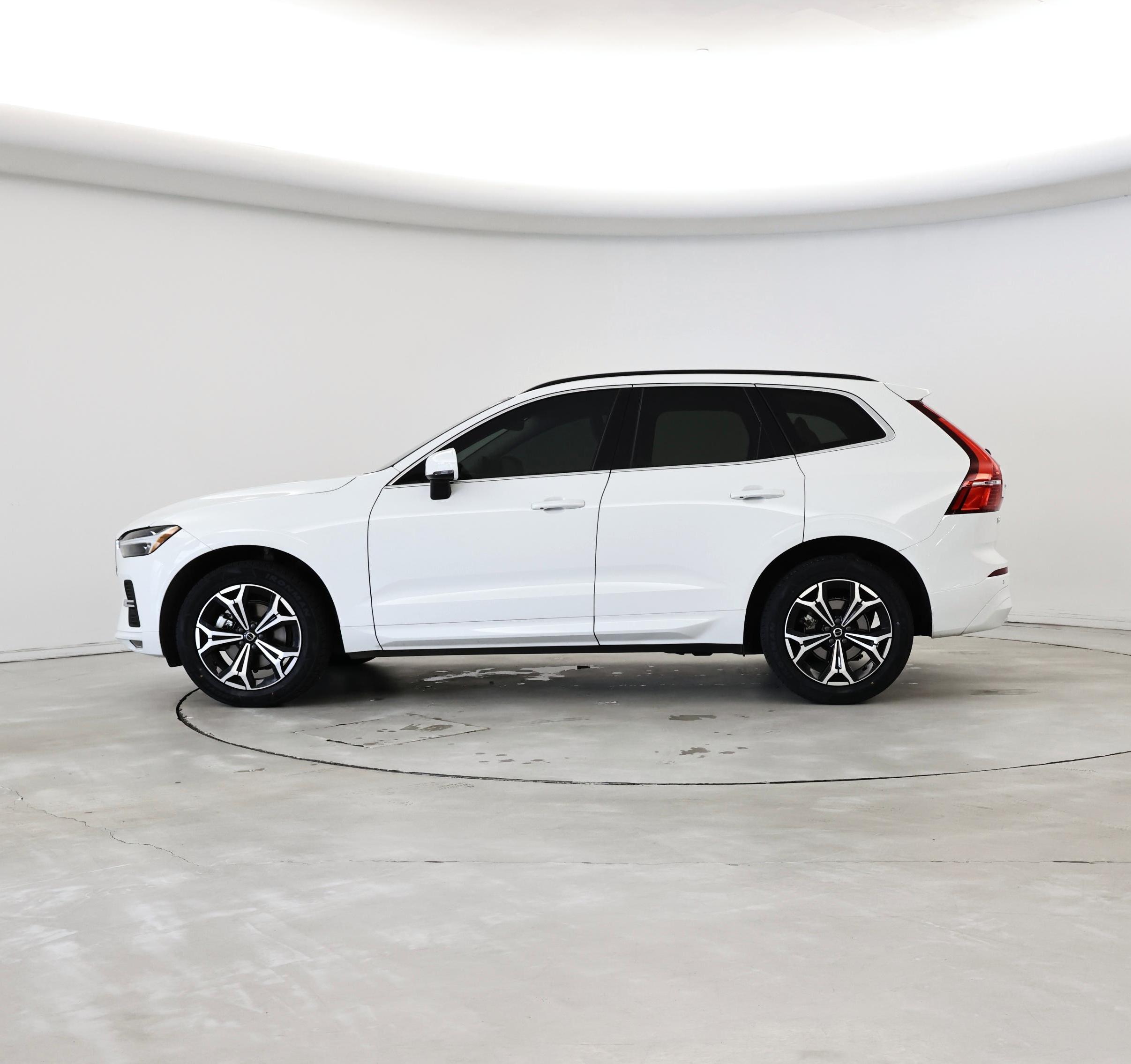 Thumbnail: 2022 Volvo XC60 - 3