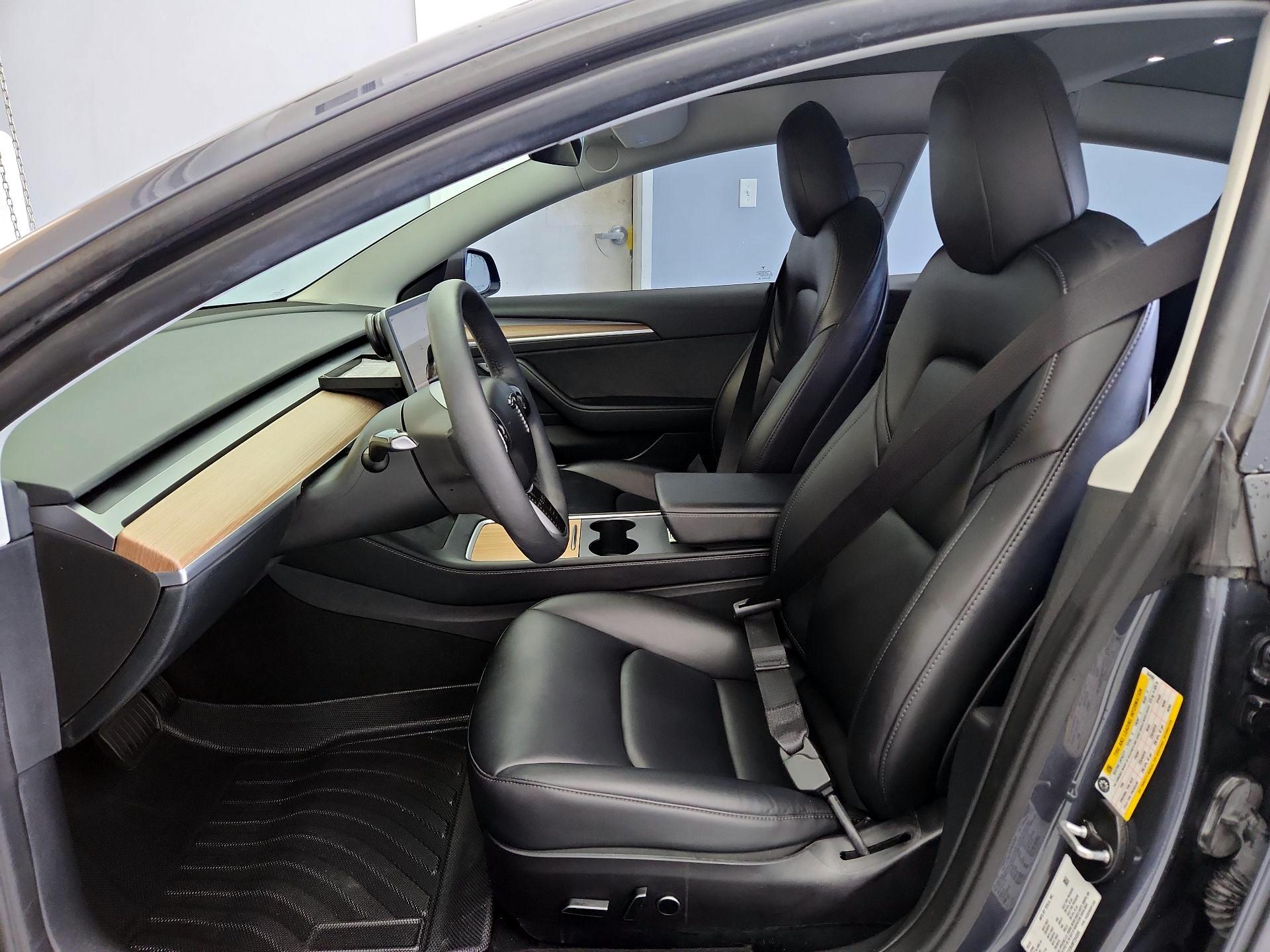 Thumbnail: 2022 Tesla Model 3 - 11