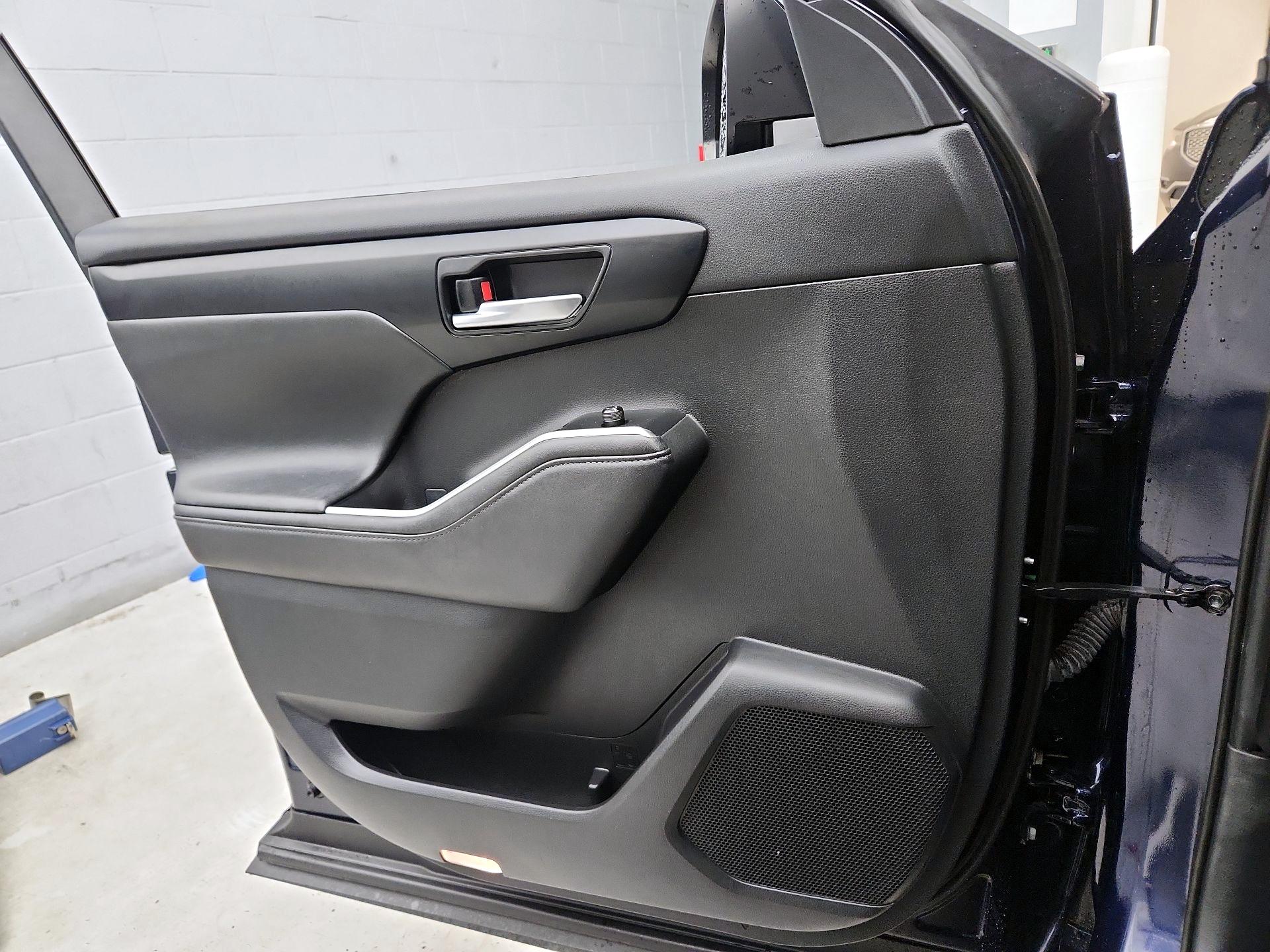 Thumbnail: 2021 Toyota Highlander - 12