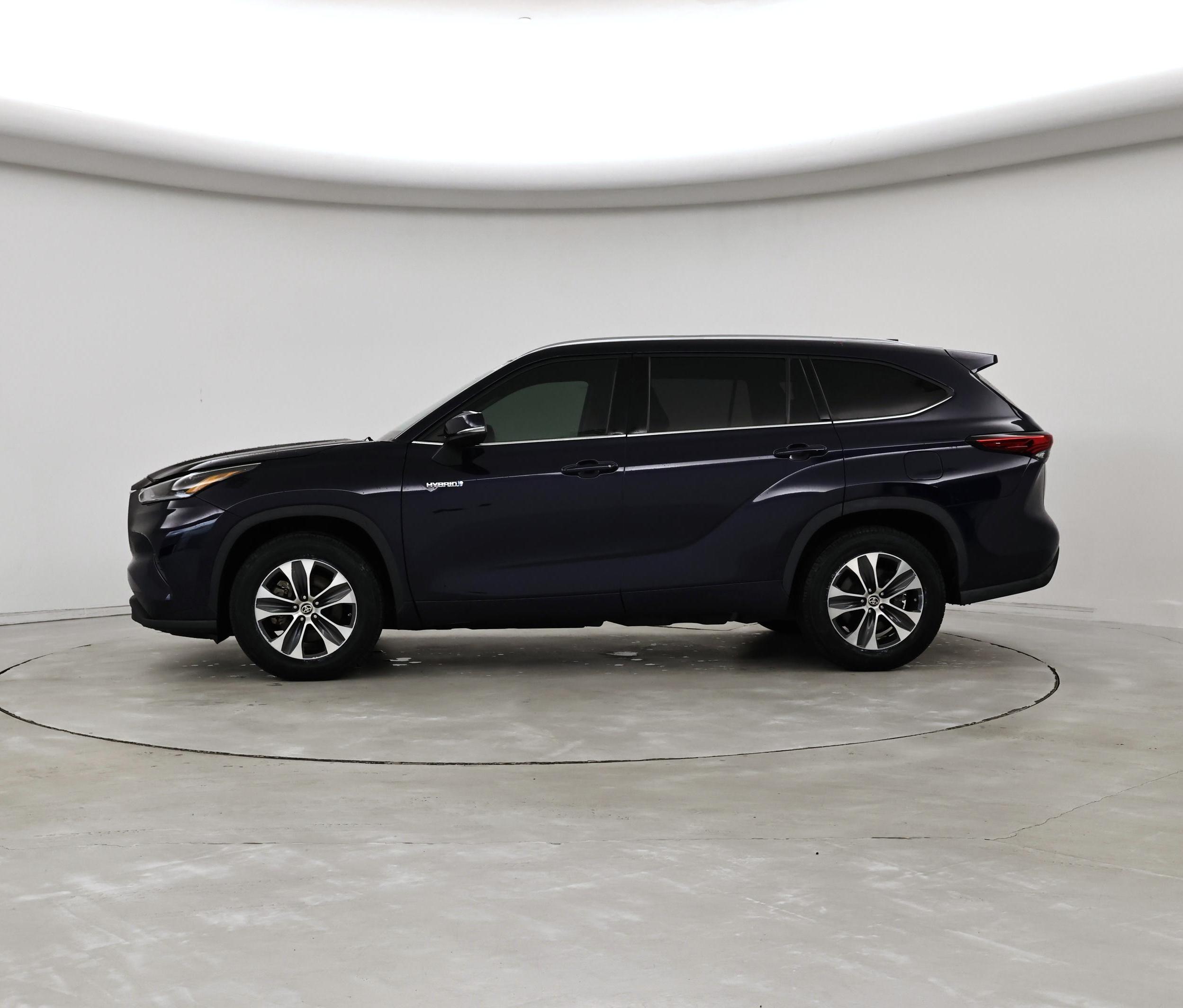 Thumbnail: 2021 Toyota Highlander - 3