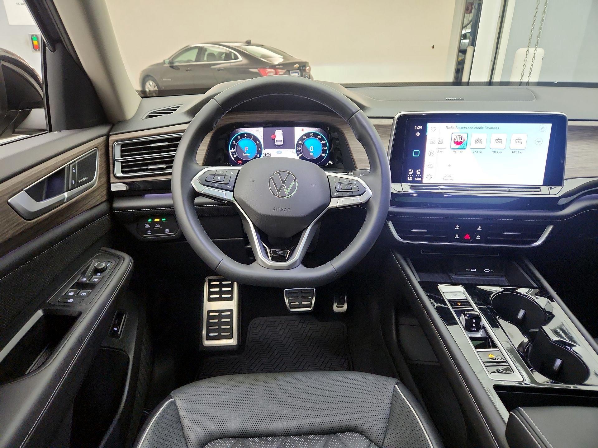 Thumbnail: 2024 Volkswagen Atlas - 10