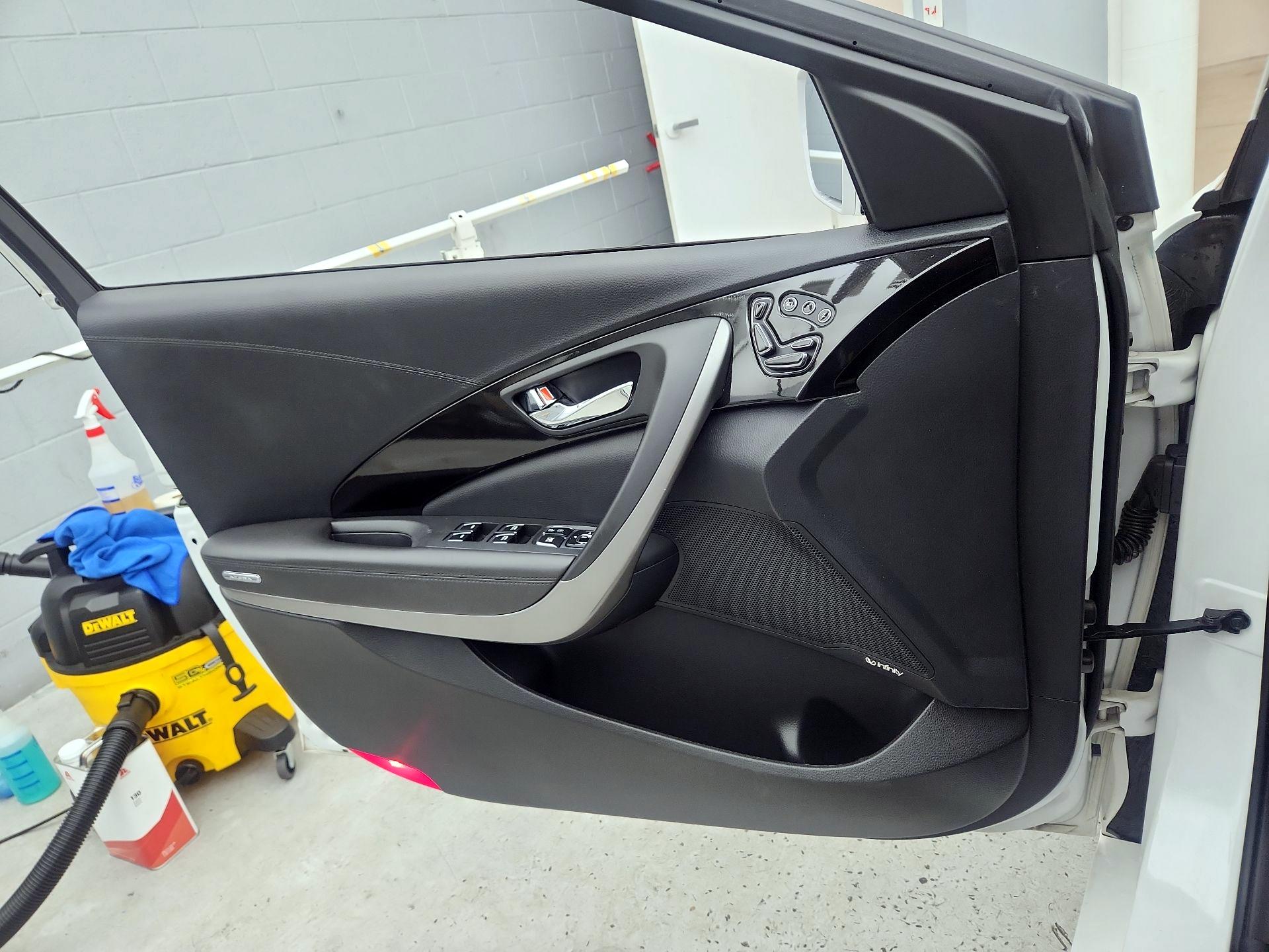 Thumbnail: 2016 Hyundai Azera - 12