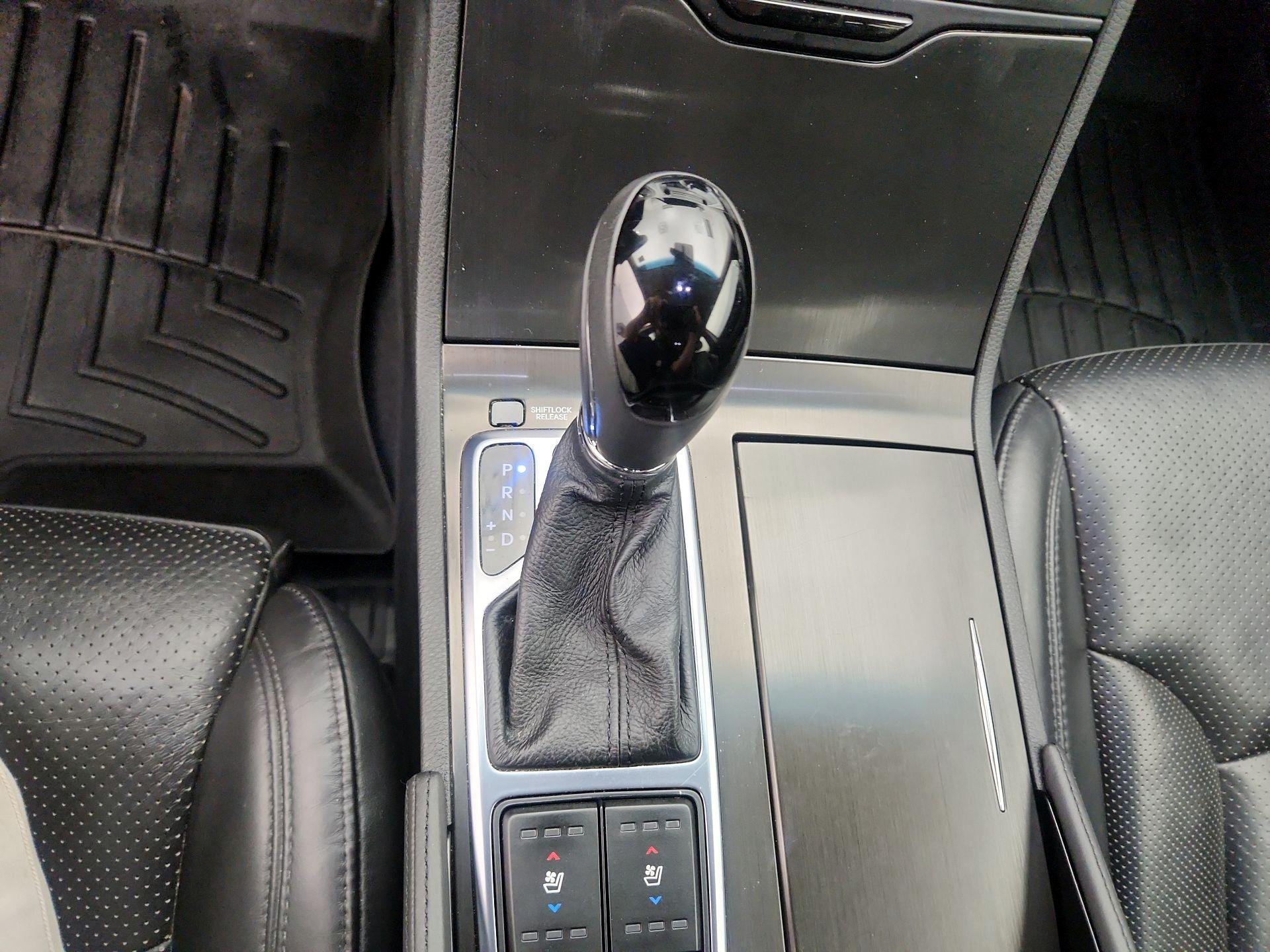 Thumbnail: 2016 Hyundai Azera - 18