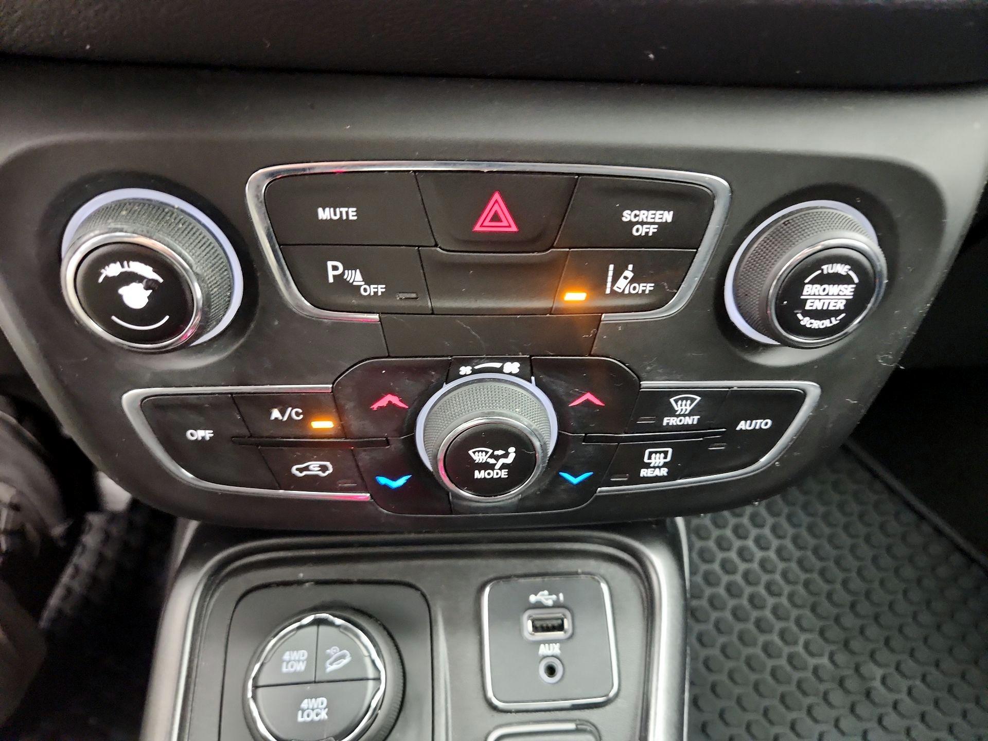 Thumbnail: 2020 Jeep Compass - 16