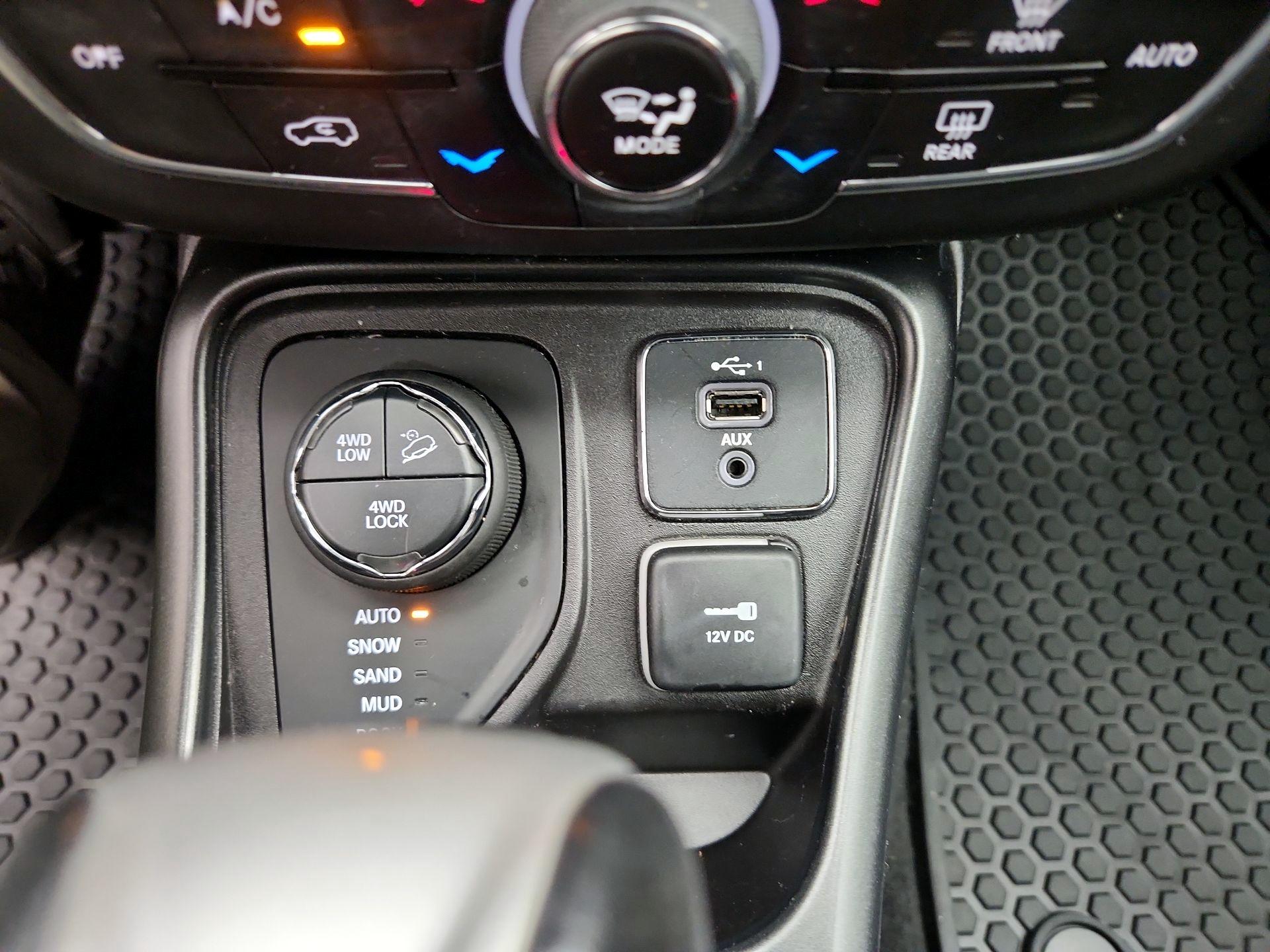 Thumbnail: 2020 Jeep Compass - 18