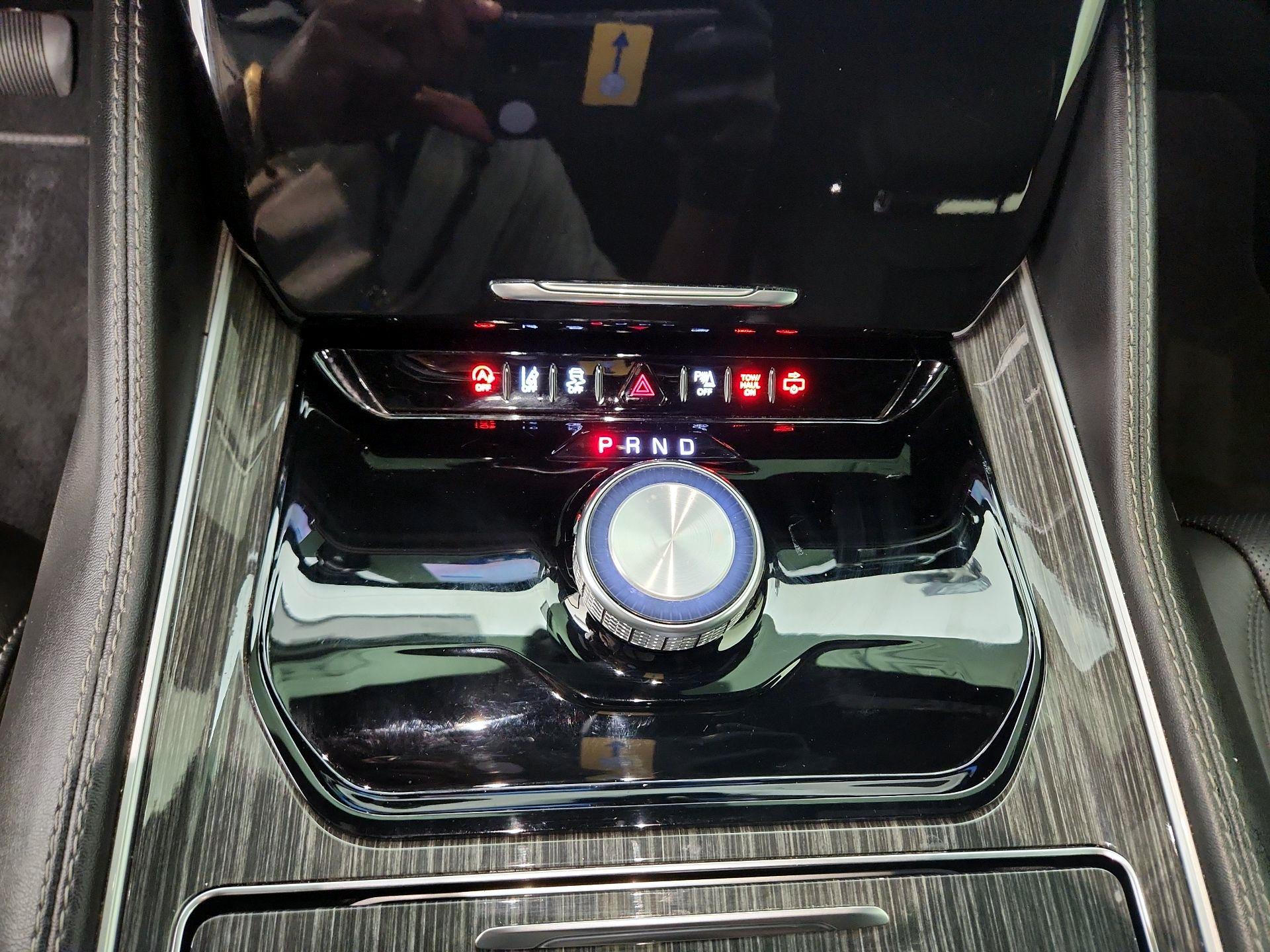 Thumbnail: 2022 Jeep Wagoneer - 18