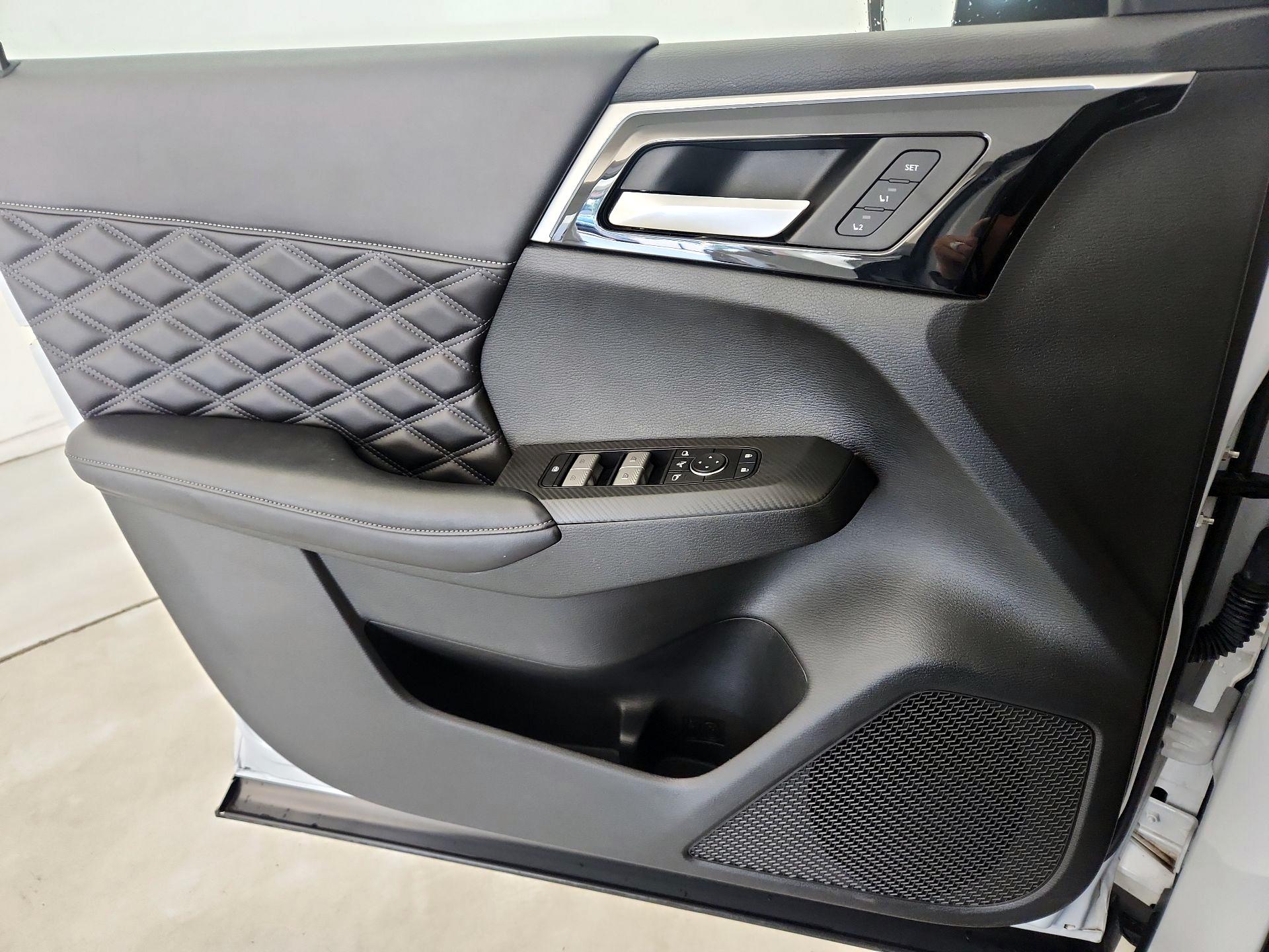 Thumbnail: 2023 Mitsubishi Outlander - 12