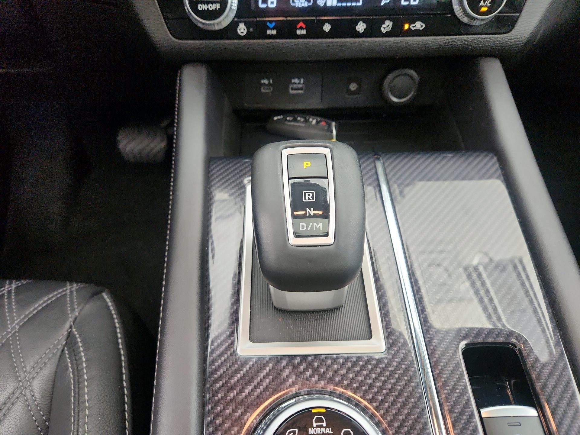 Thumbnail: 2023 Mitsubishi Outlander - 18