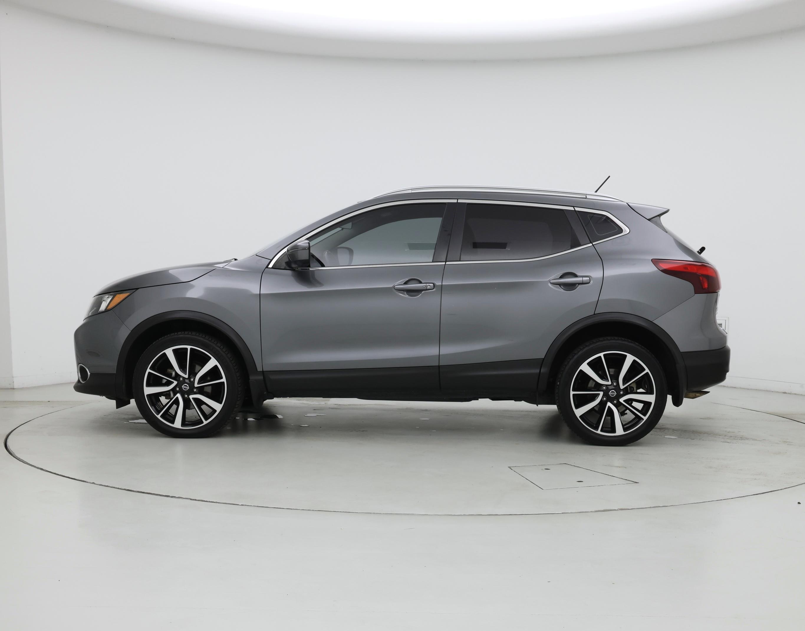 Thumbnail: 2018 Nissan Rogue Sport - 3