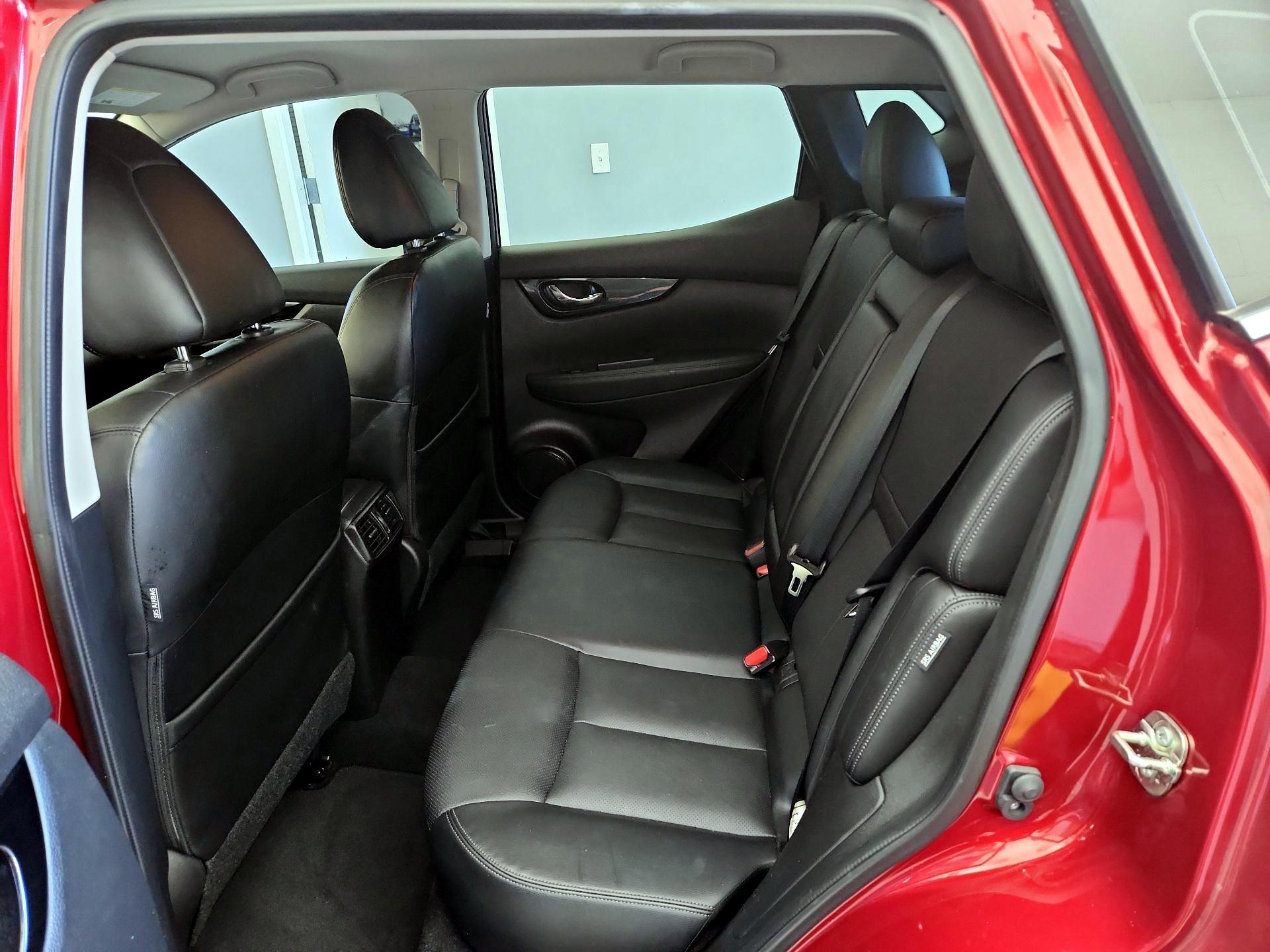 Thumbnail: 2021 Nissan Rogue Sport - 20