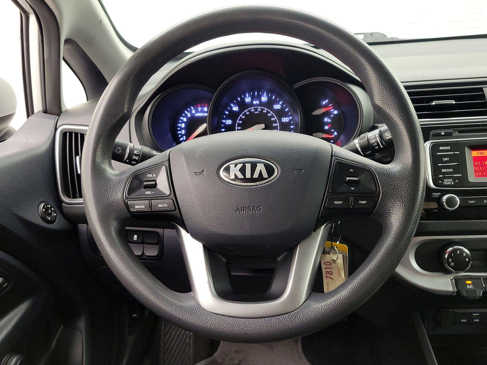 Thumbnail: 2016 Kia Rio - 10