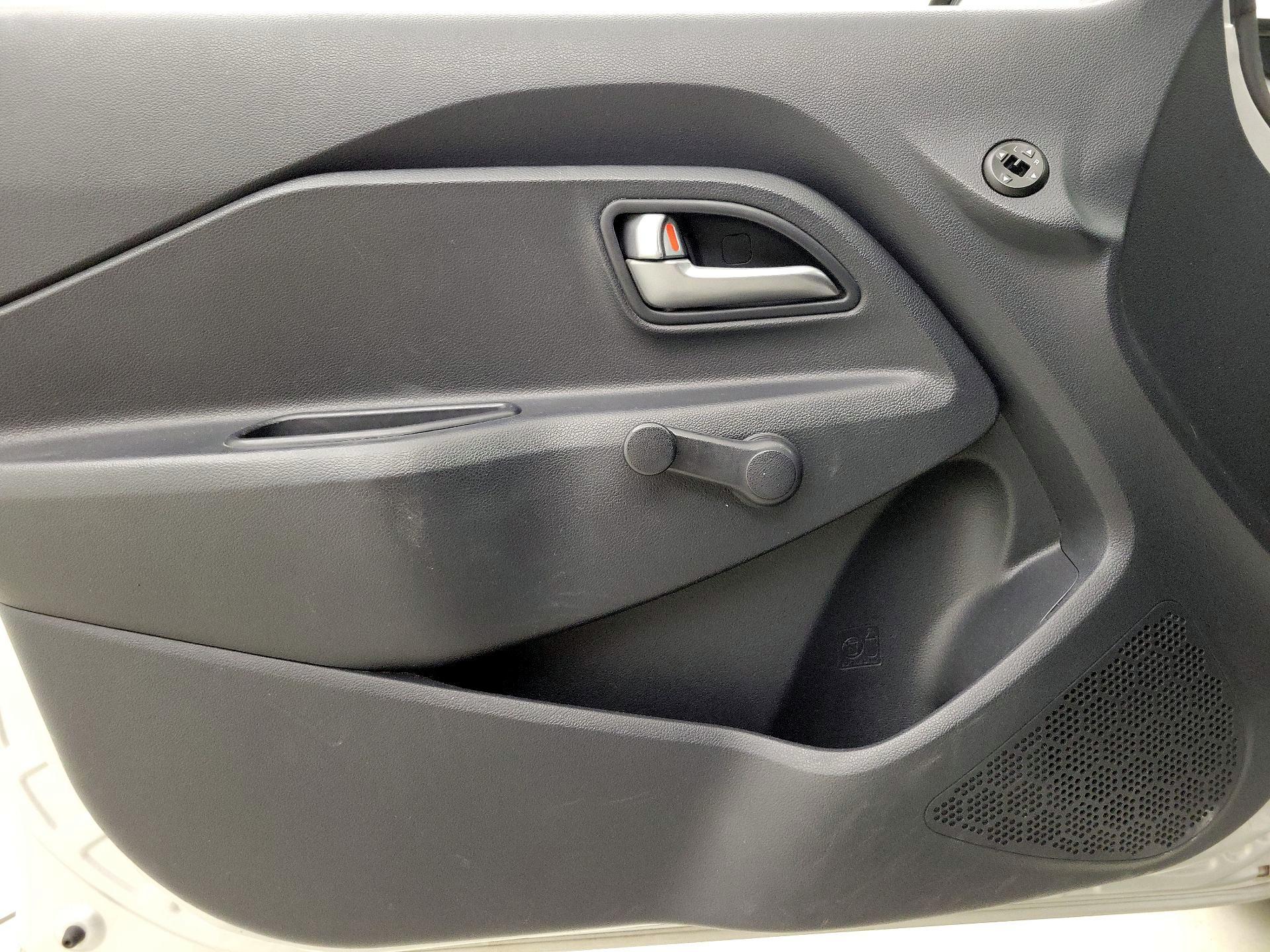 Thumbnail: 2016 Kia Rio - 12