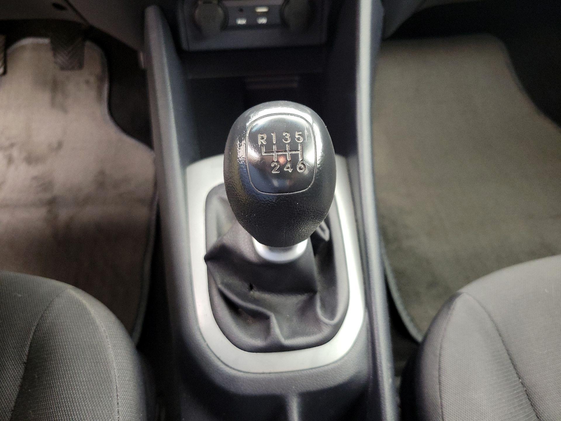 Thumbnail: 2016 Kia Rio - 16