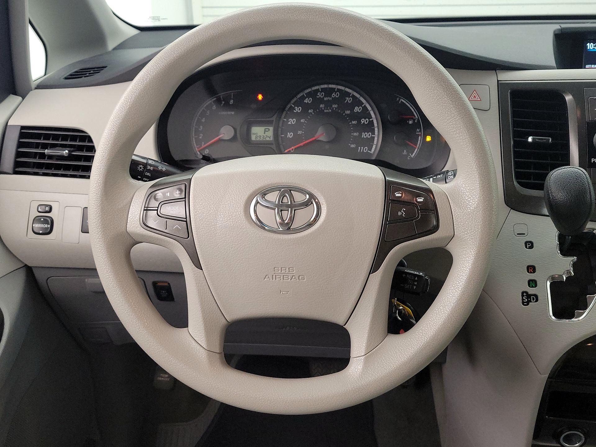 Thumbnail: 2014 Toyota Sienna - 10