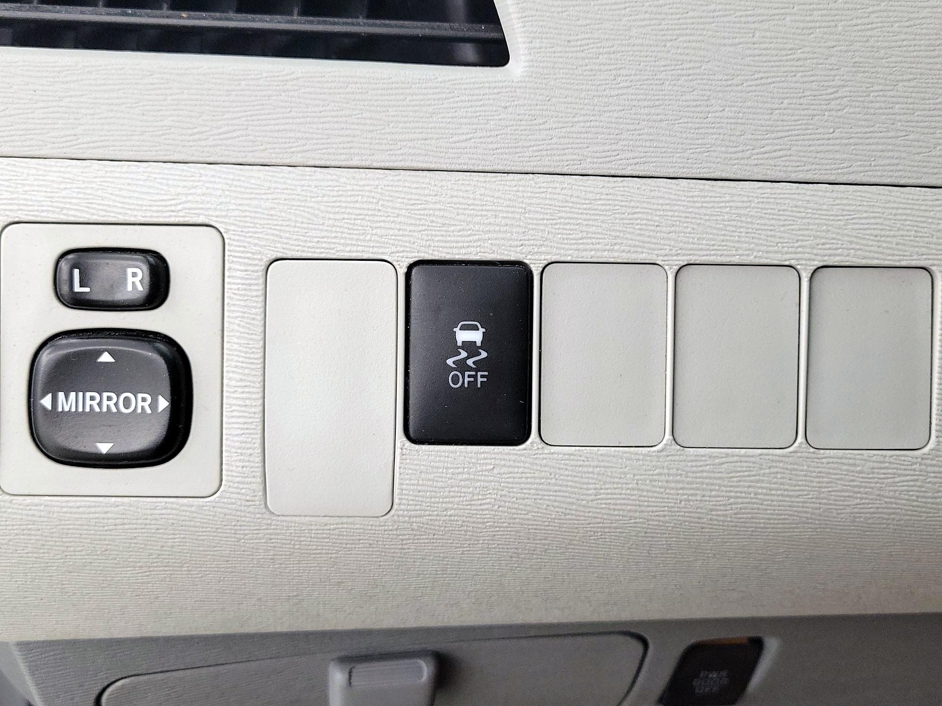 Thumbnail: 2014 Toyota Sienna - 13