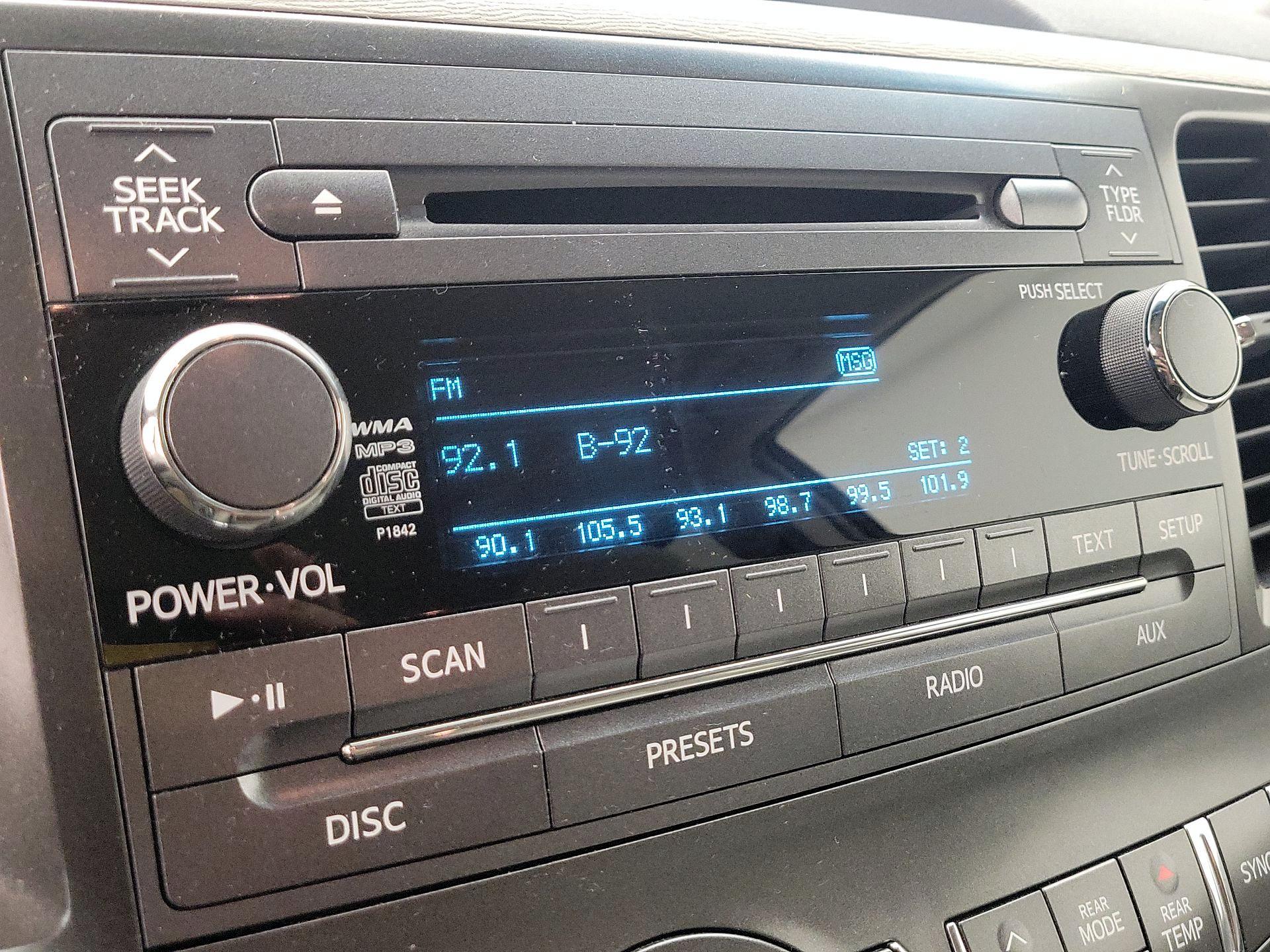 Thumbnail: 2014 Toyota Sienna - 15
