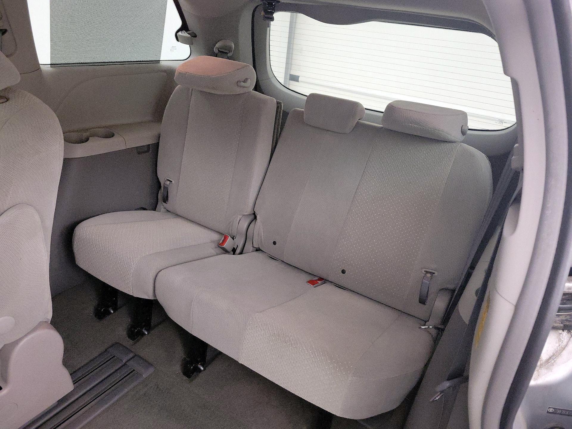 Thumbnail: 2014 Toyota Sienna - 20