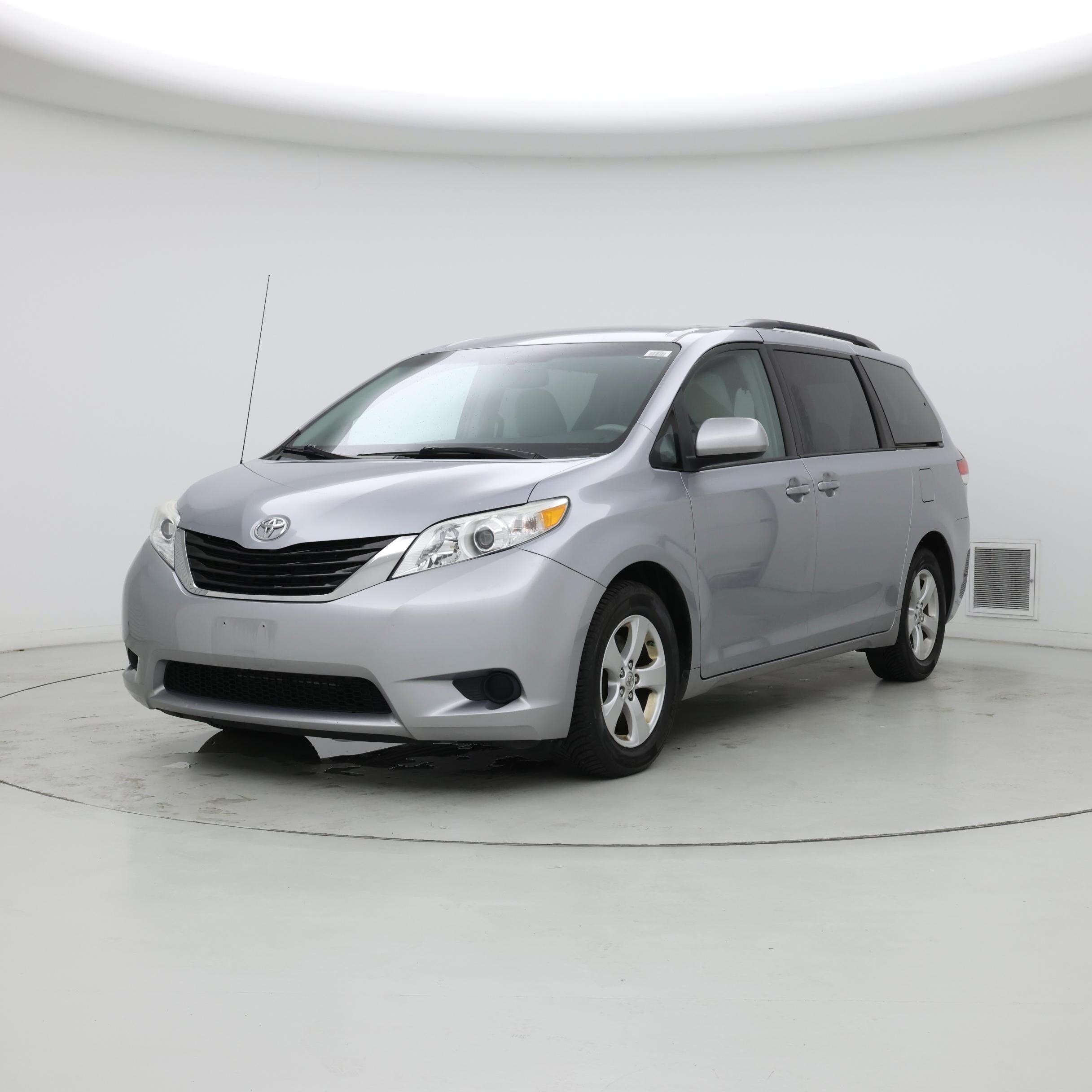 Thumbnail: 2014 Toyota Sienna - 4