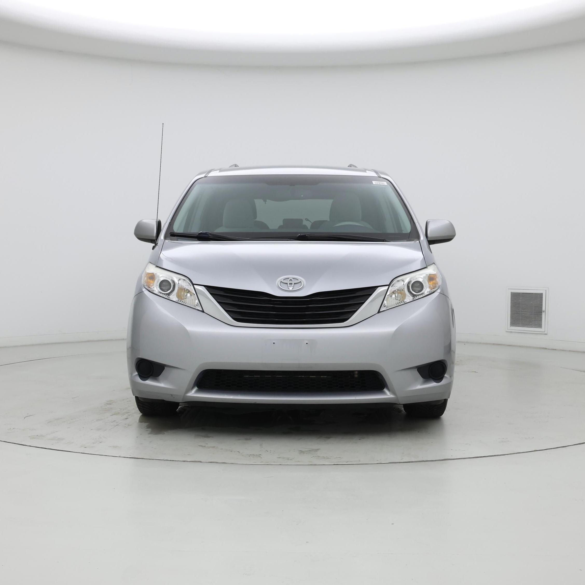 Thumbnail: 2014 Toyota Sienna - 5