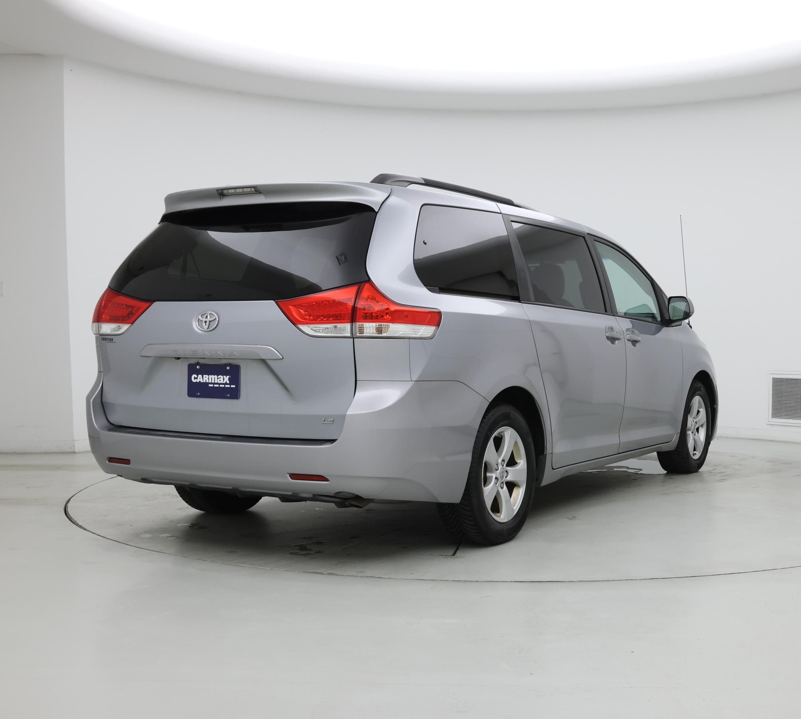Thumbnail: 2014 Toyota Sienna - 8