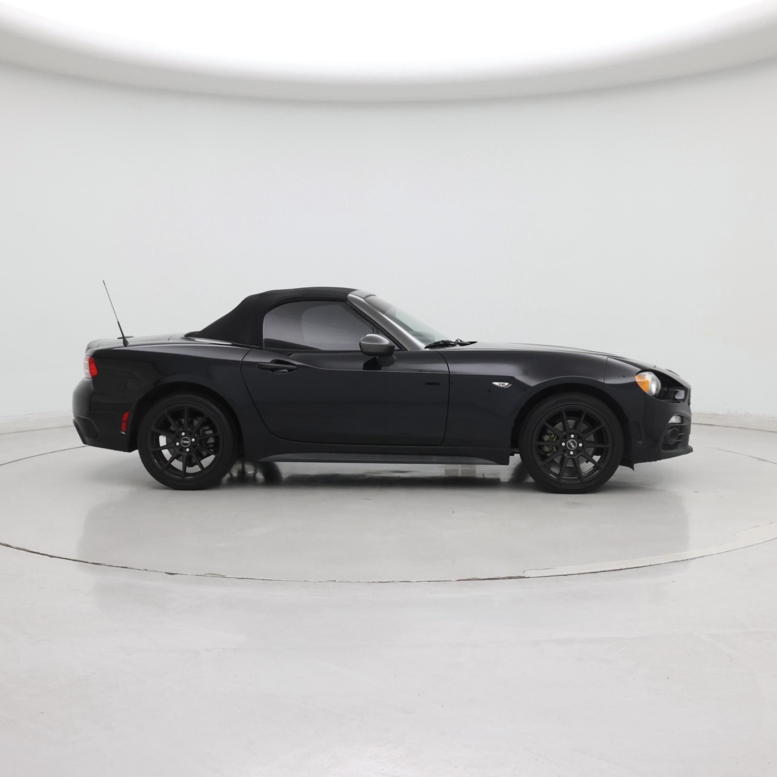 Thumbnail: 2017 Fiat 124 Spider - 7