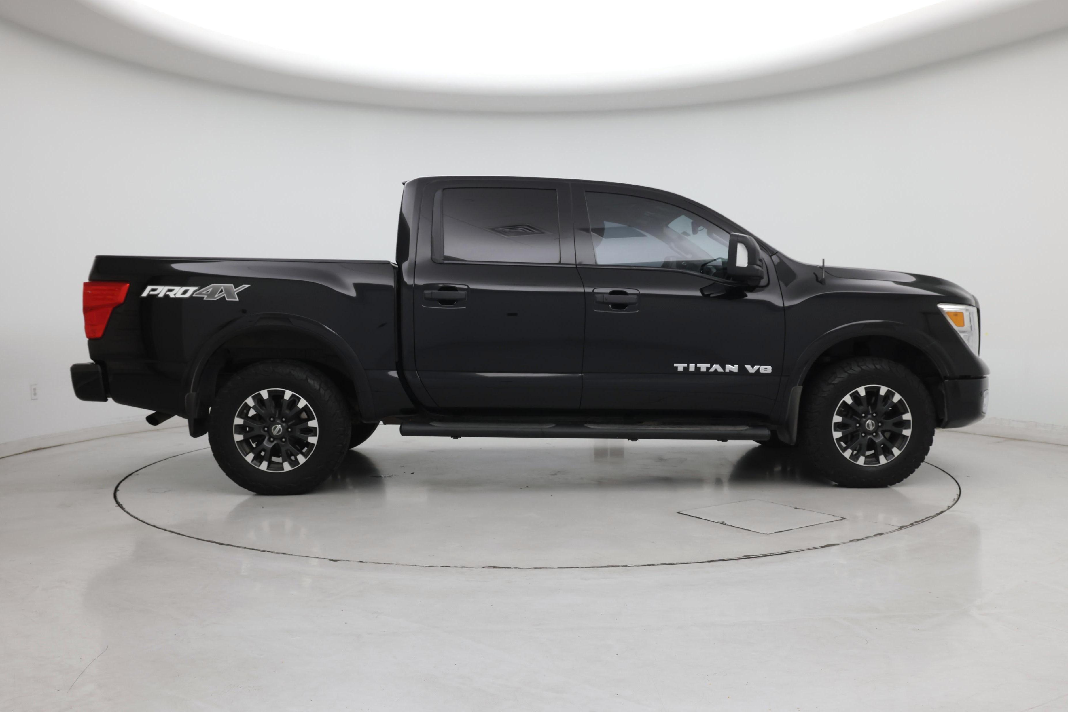 Thumbnail: 2019 Nissan Titan - 7