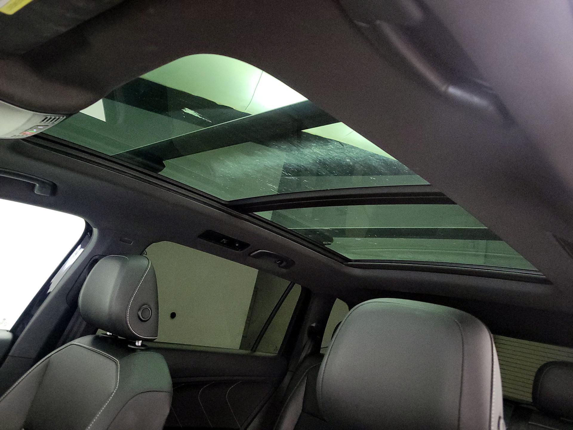 Thumbnail: 2022 Volkswagen Tiguan - 19