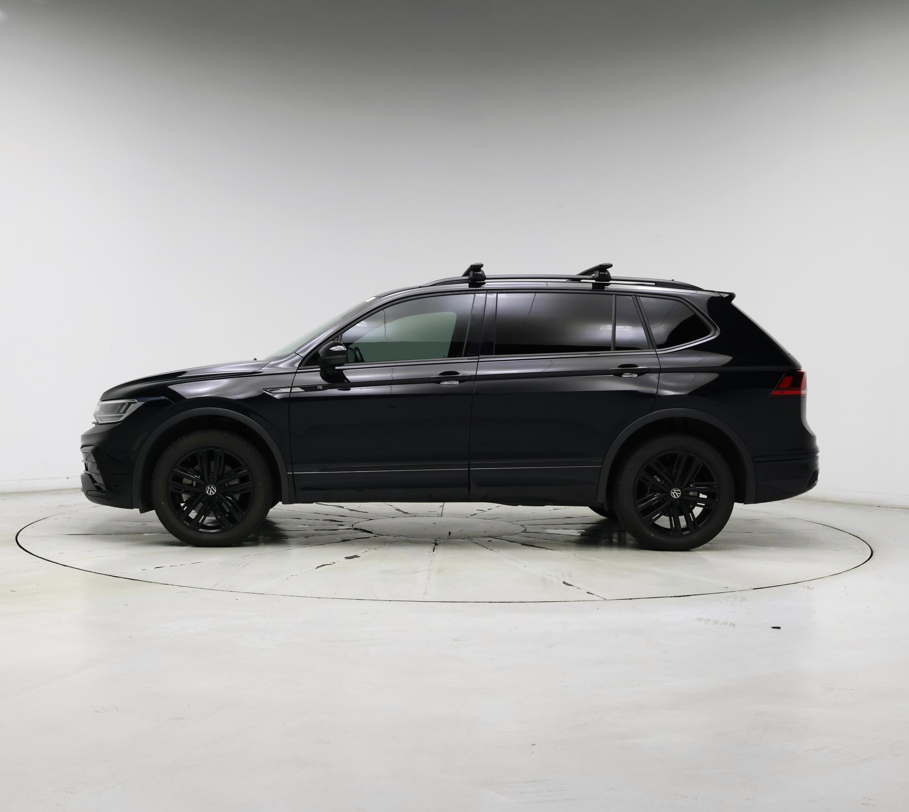 Thumbnail: 2022 Volkswagen Tiguan - 3