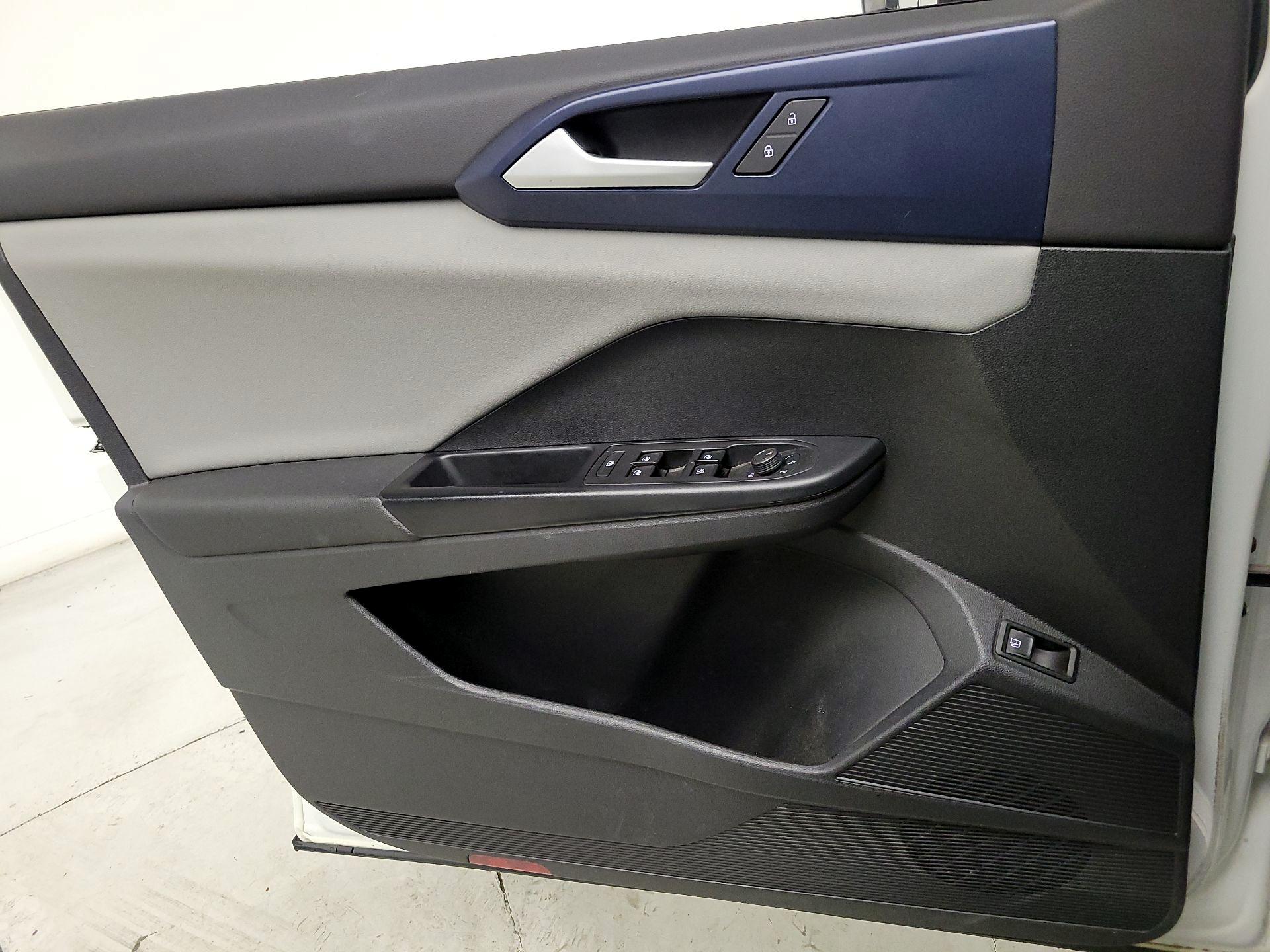 Thumbnail: 2022 Volkswagen Taos - 12