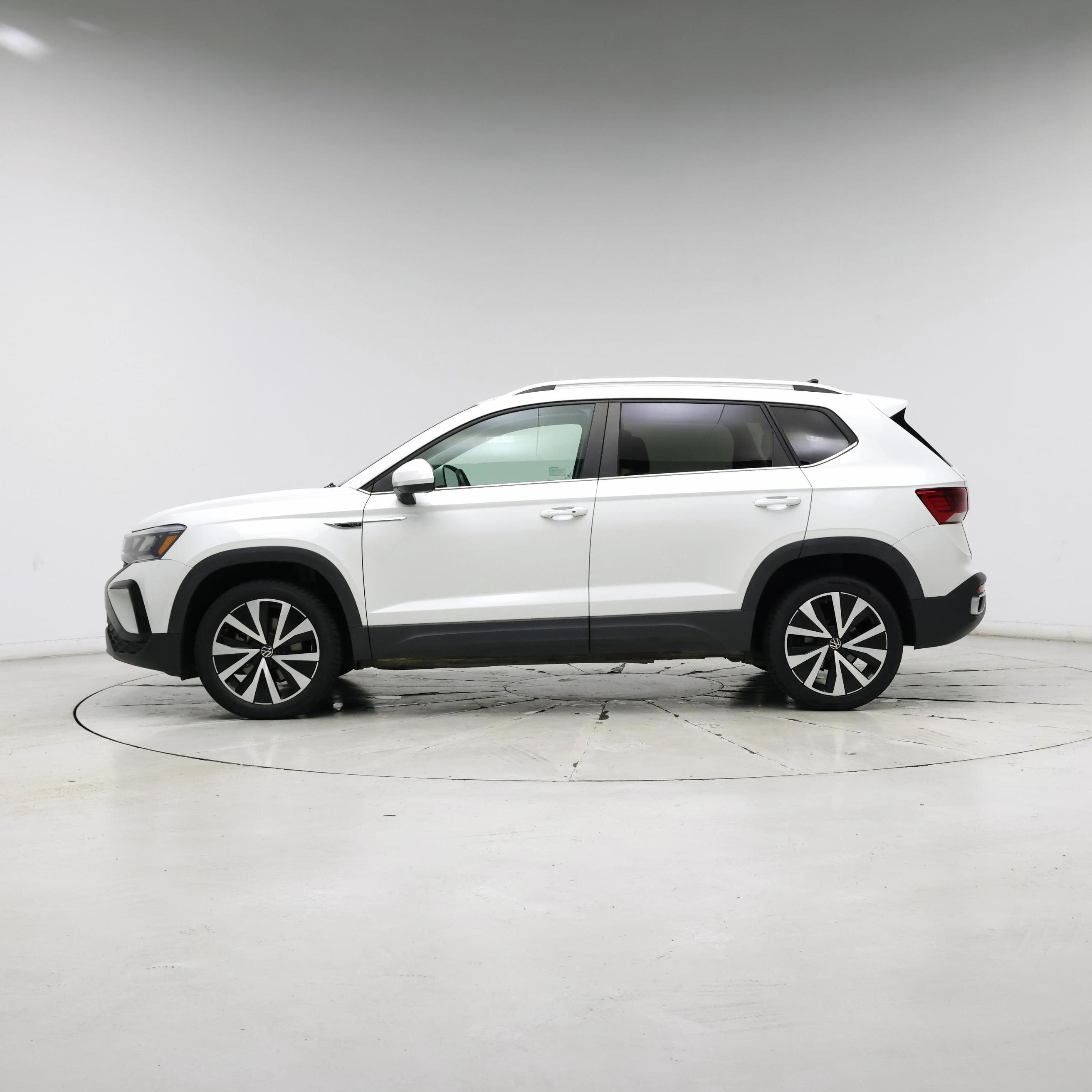Thumbnail: 2022 Volkswagen Taos - 3