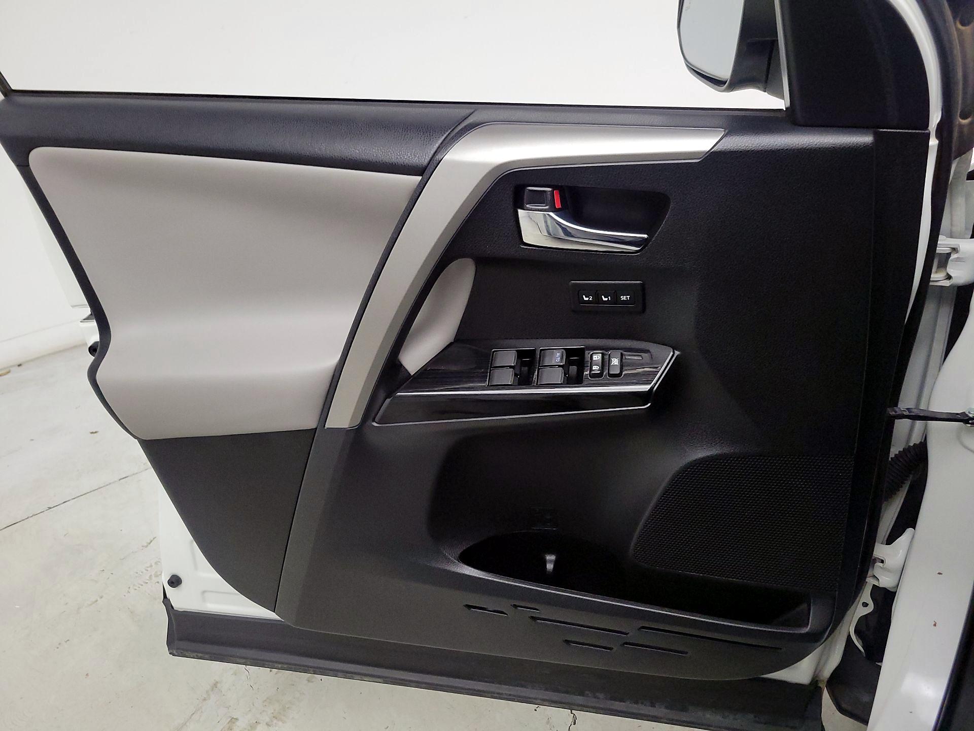 Thumbnail: 2017 Toyota RAV4 - 12