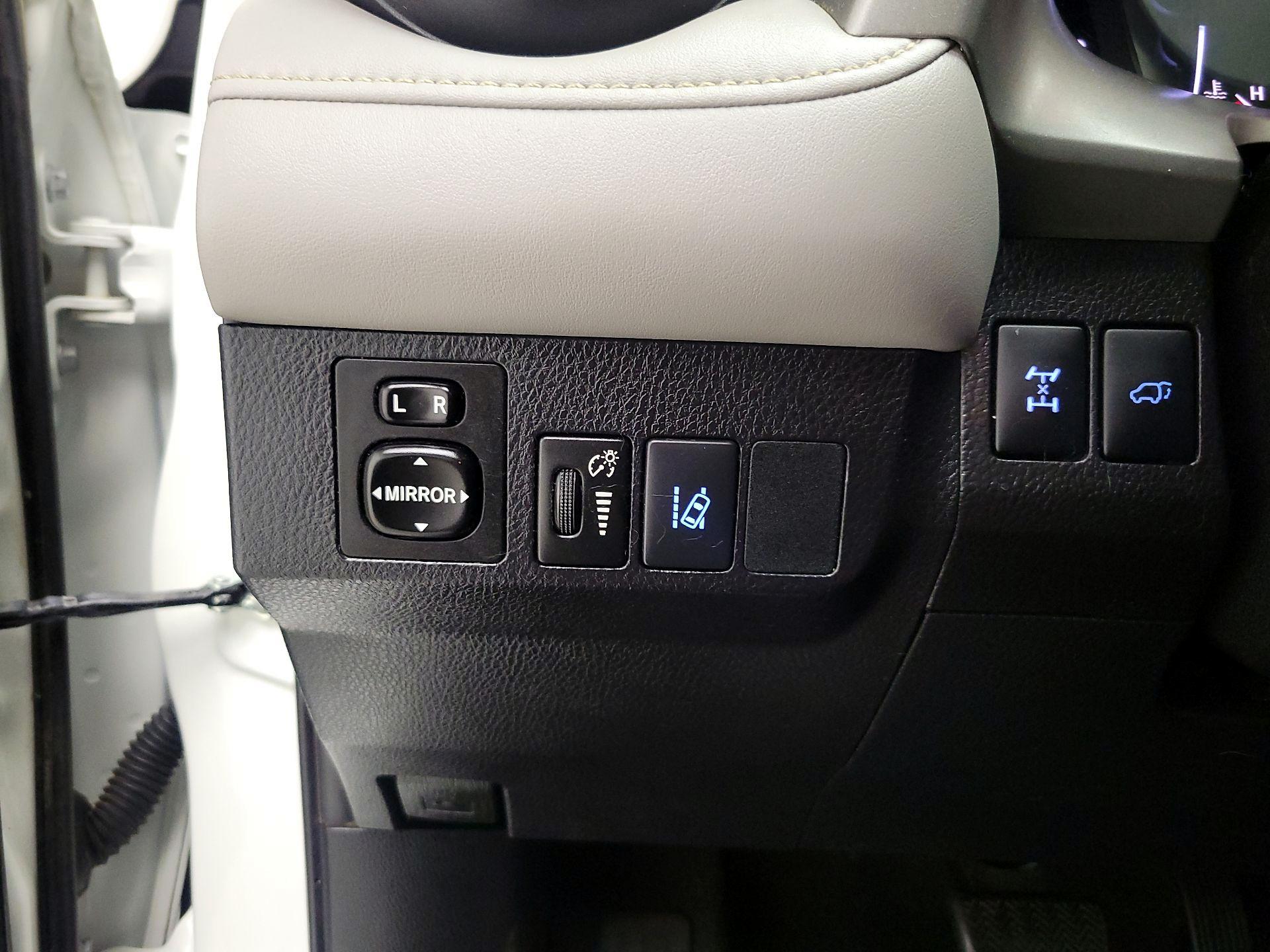 Thumbnail: 2017 Toyota RAV4 - 13