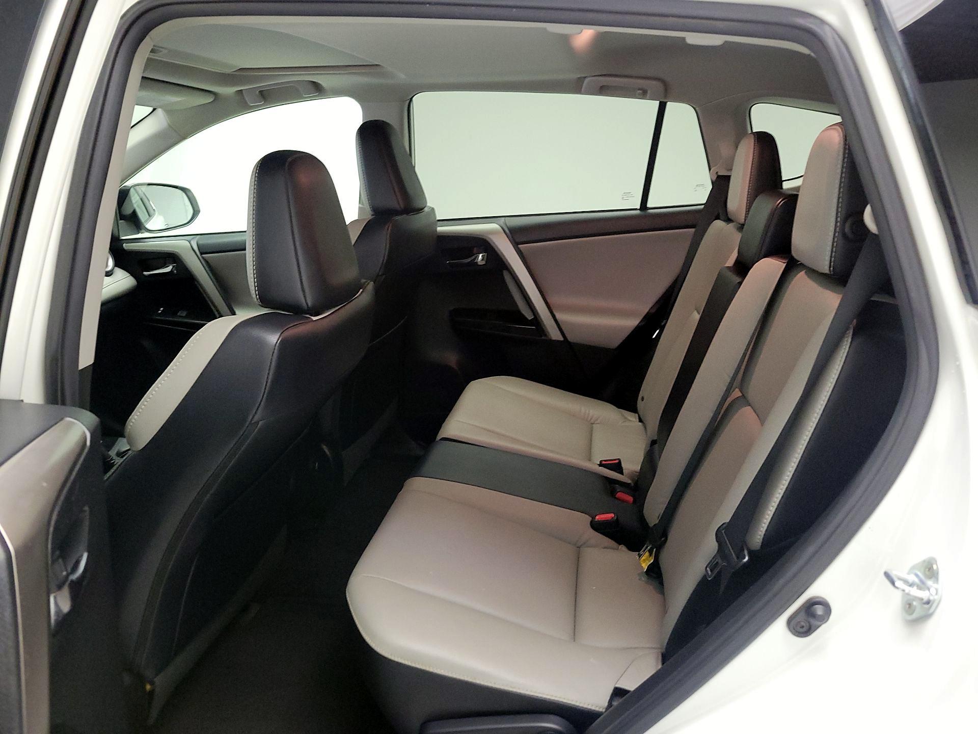 Thumbnail: 2017 Toyota RAV4 - 20