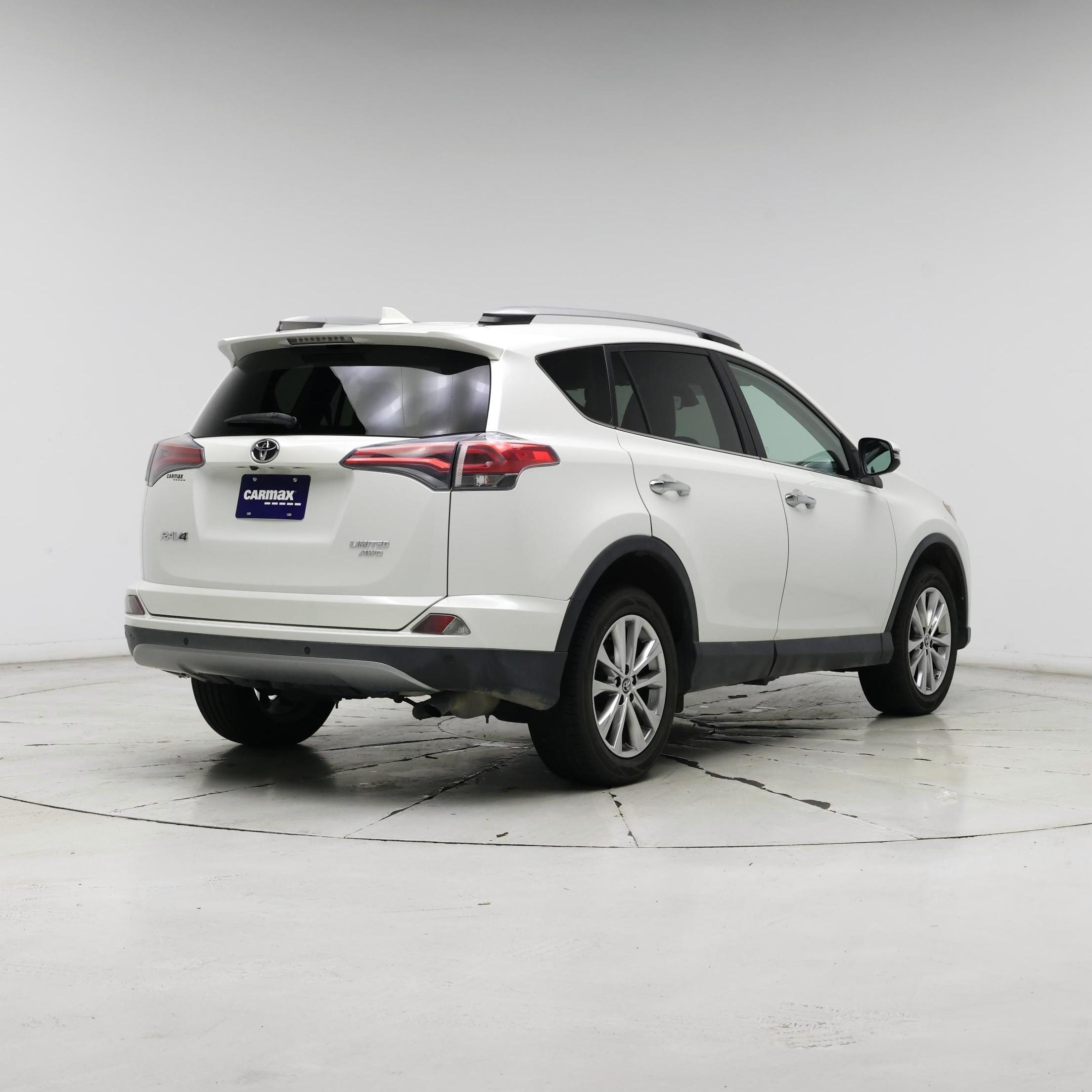 Thumbnail: 2017 Toyota RAV4 - 8