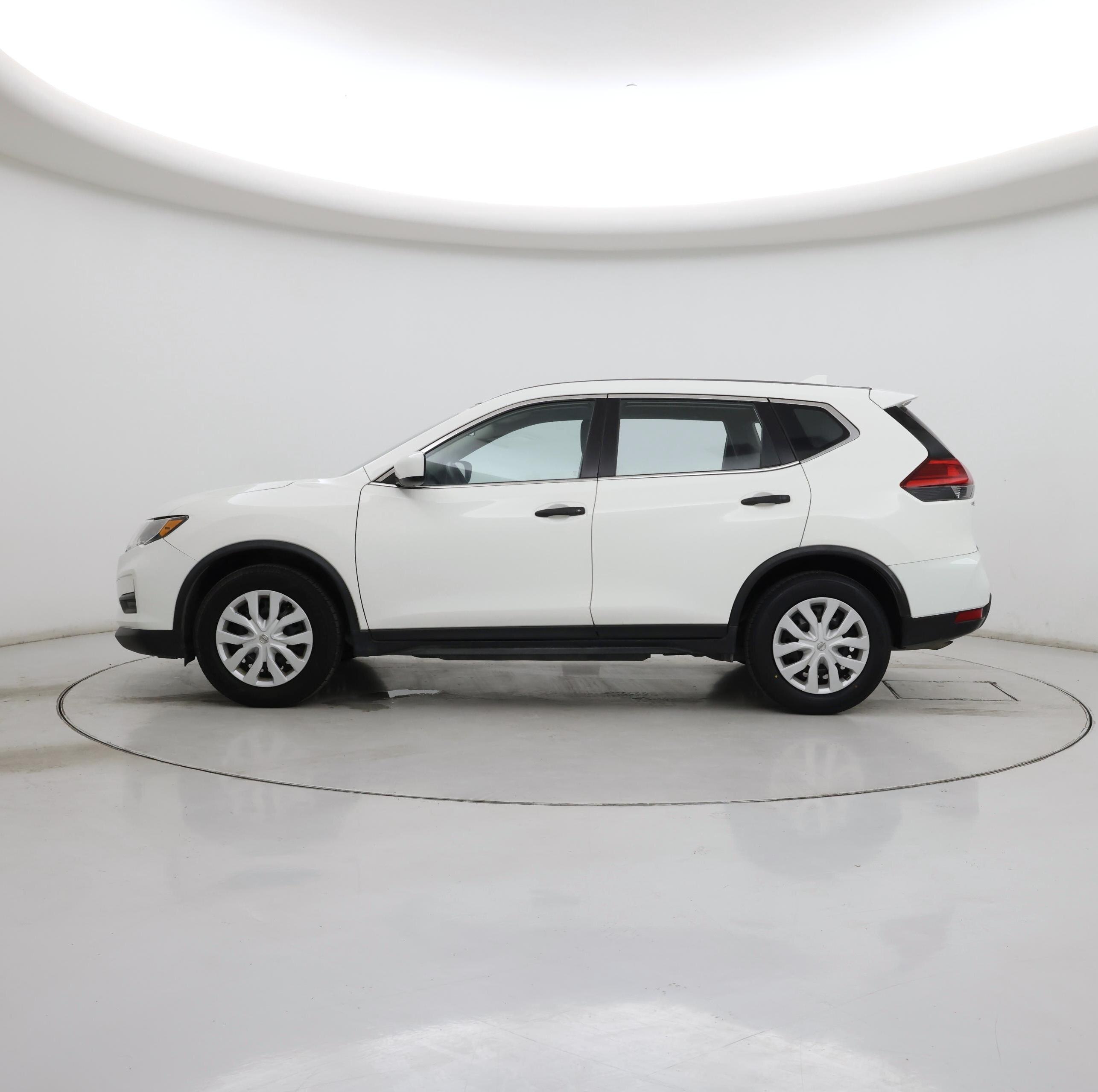 Thumbnail: 2017 Nissan Rogue - 3